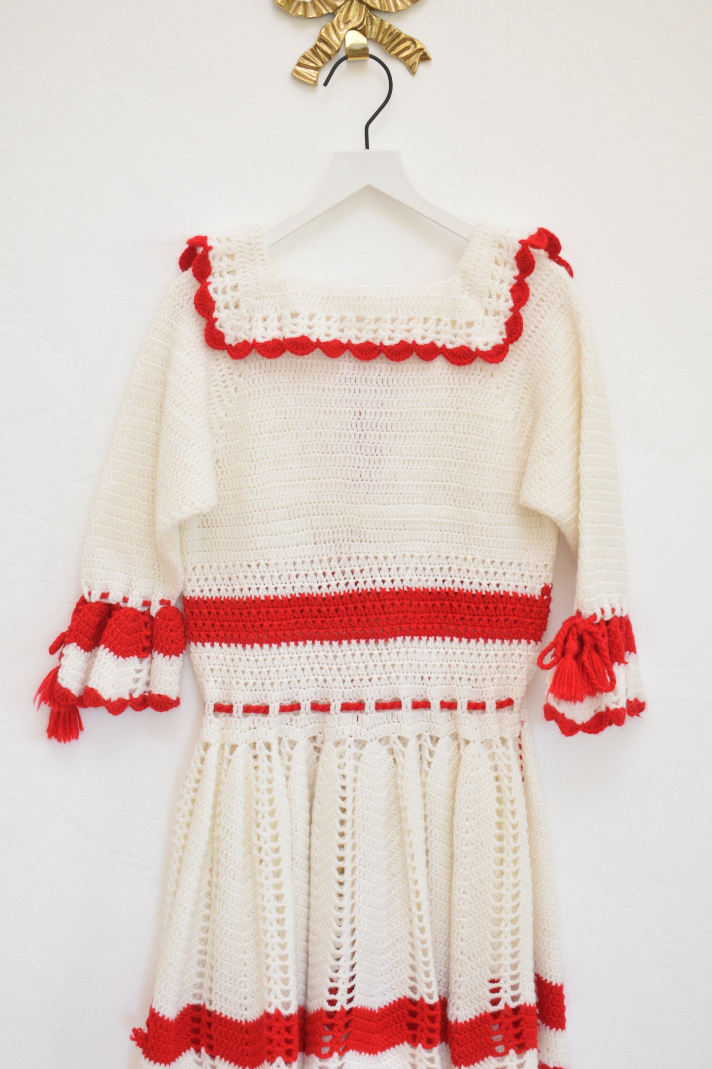 vintage Hand-knit Rose Dress / 8