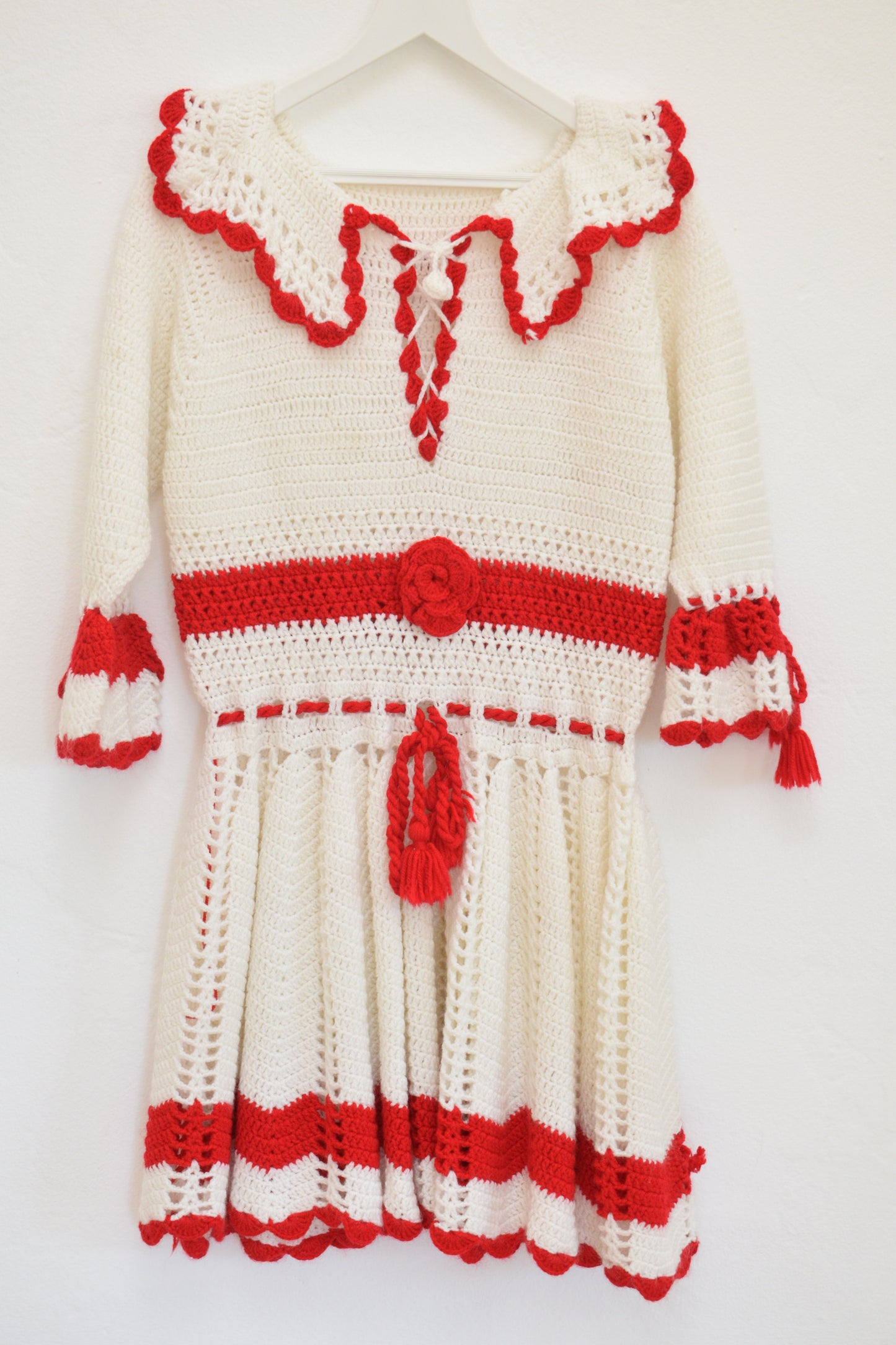 vintage Hand-knit Rose Dress / 8