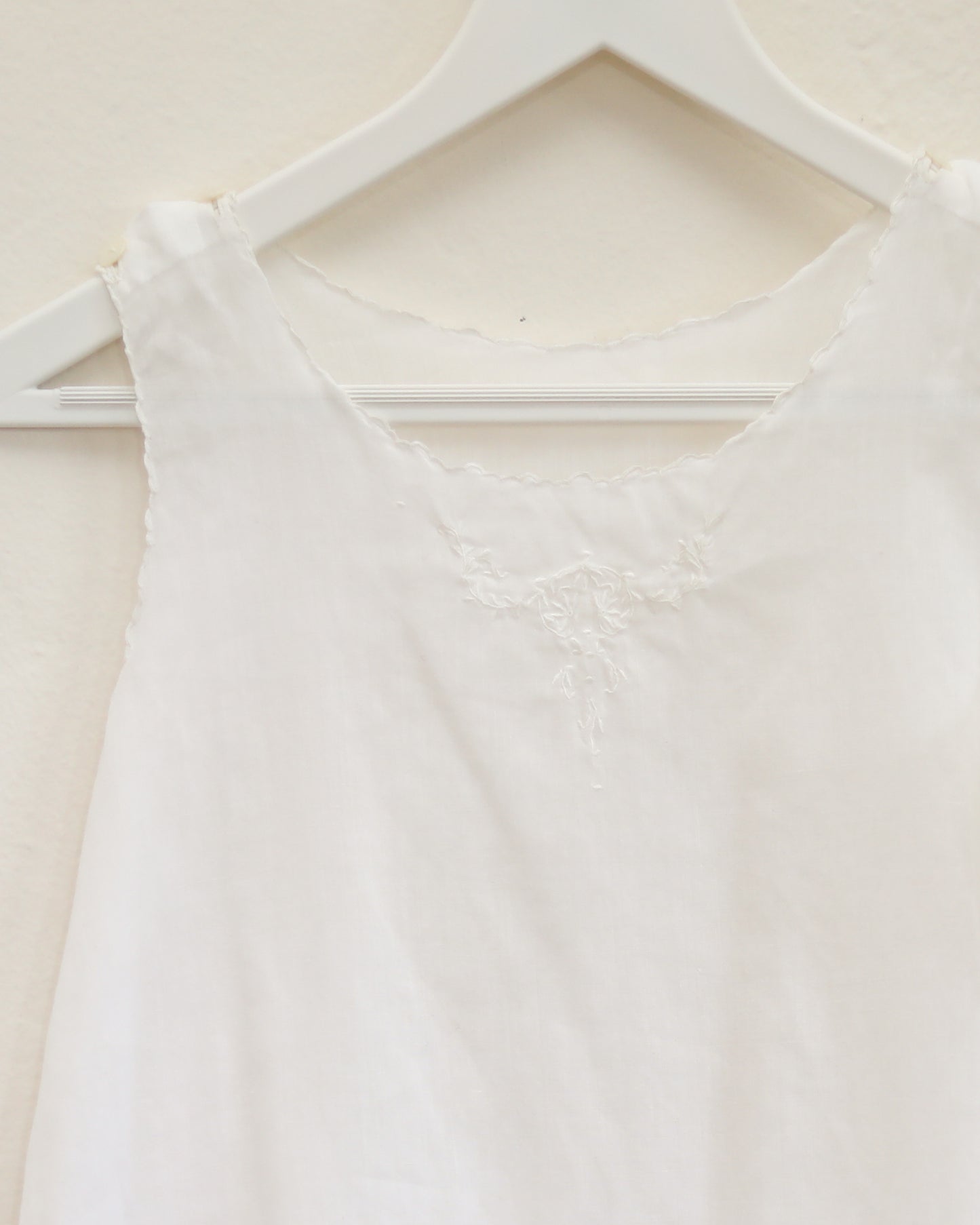 embroidered nightdress / 3-4T