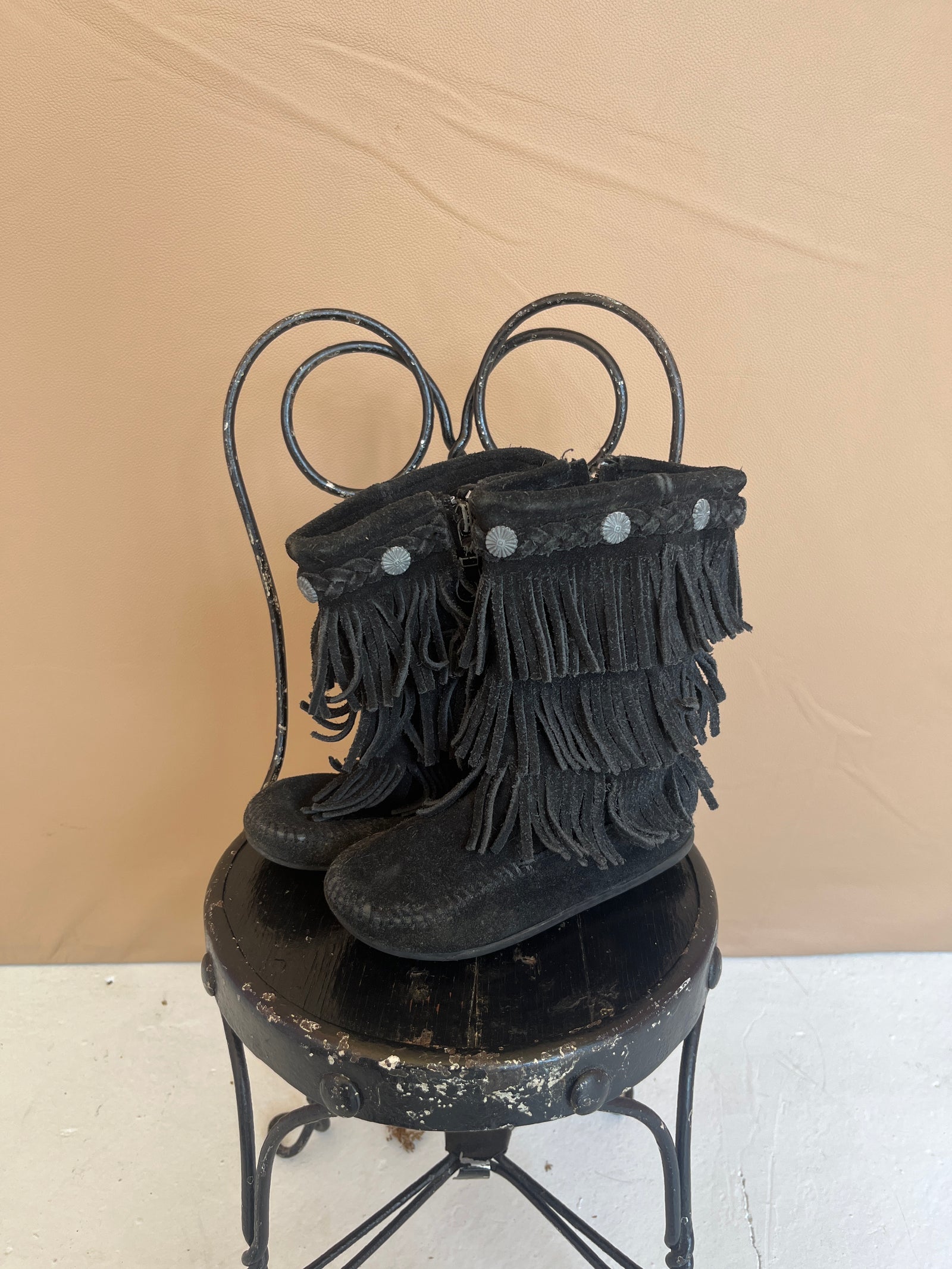 MinneTonka Moccasin Fringe Boots / 11