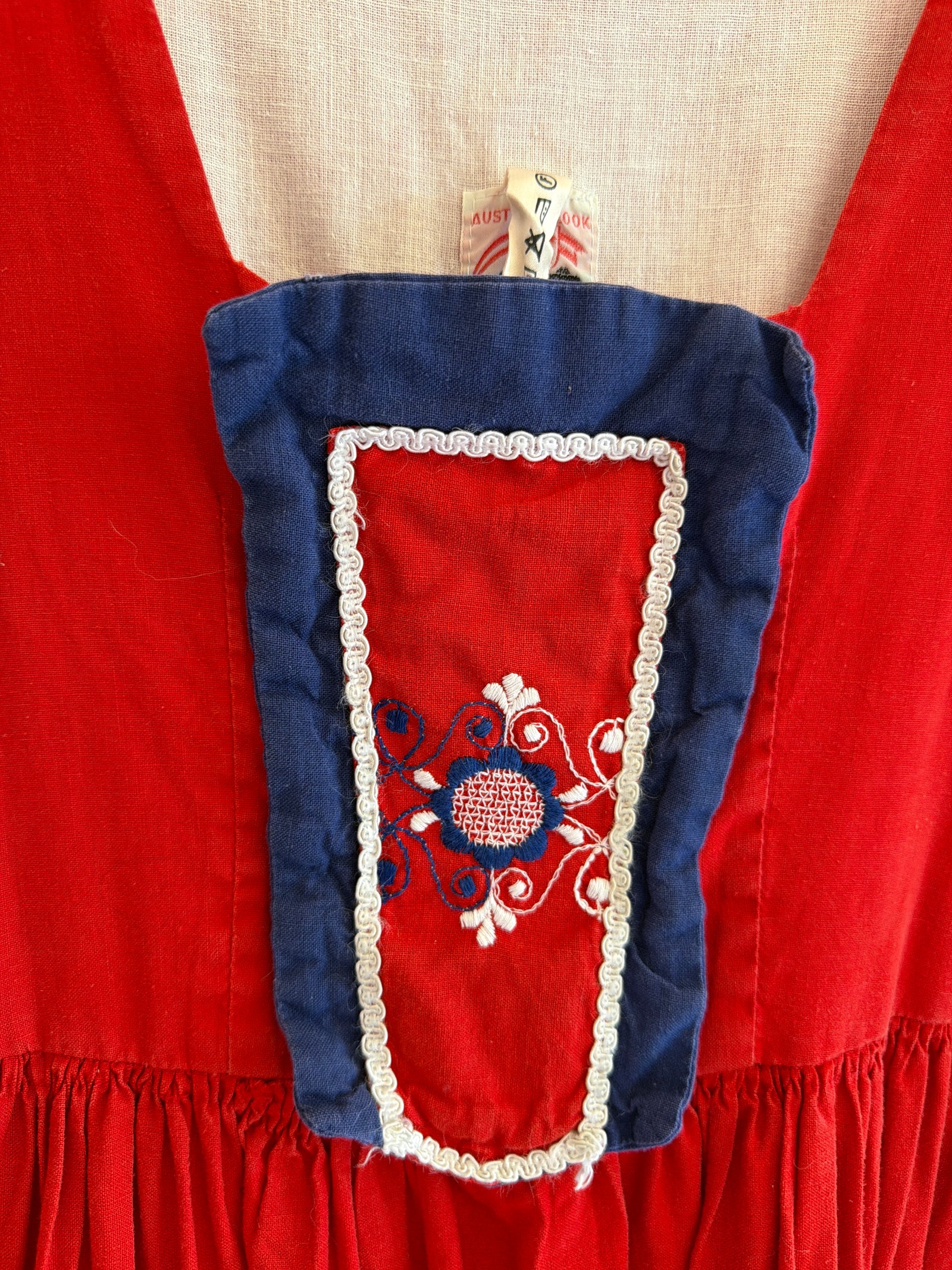 vintage german Pink Rosette Dirndl / 10