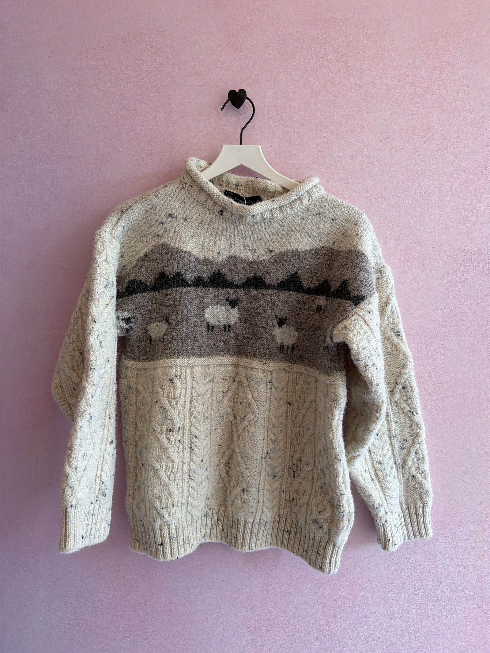 Unisex Sheep Scene Crew Neck Jumper Sweater / Women's Small