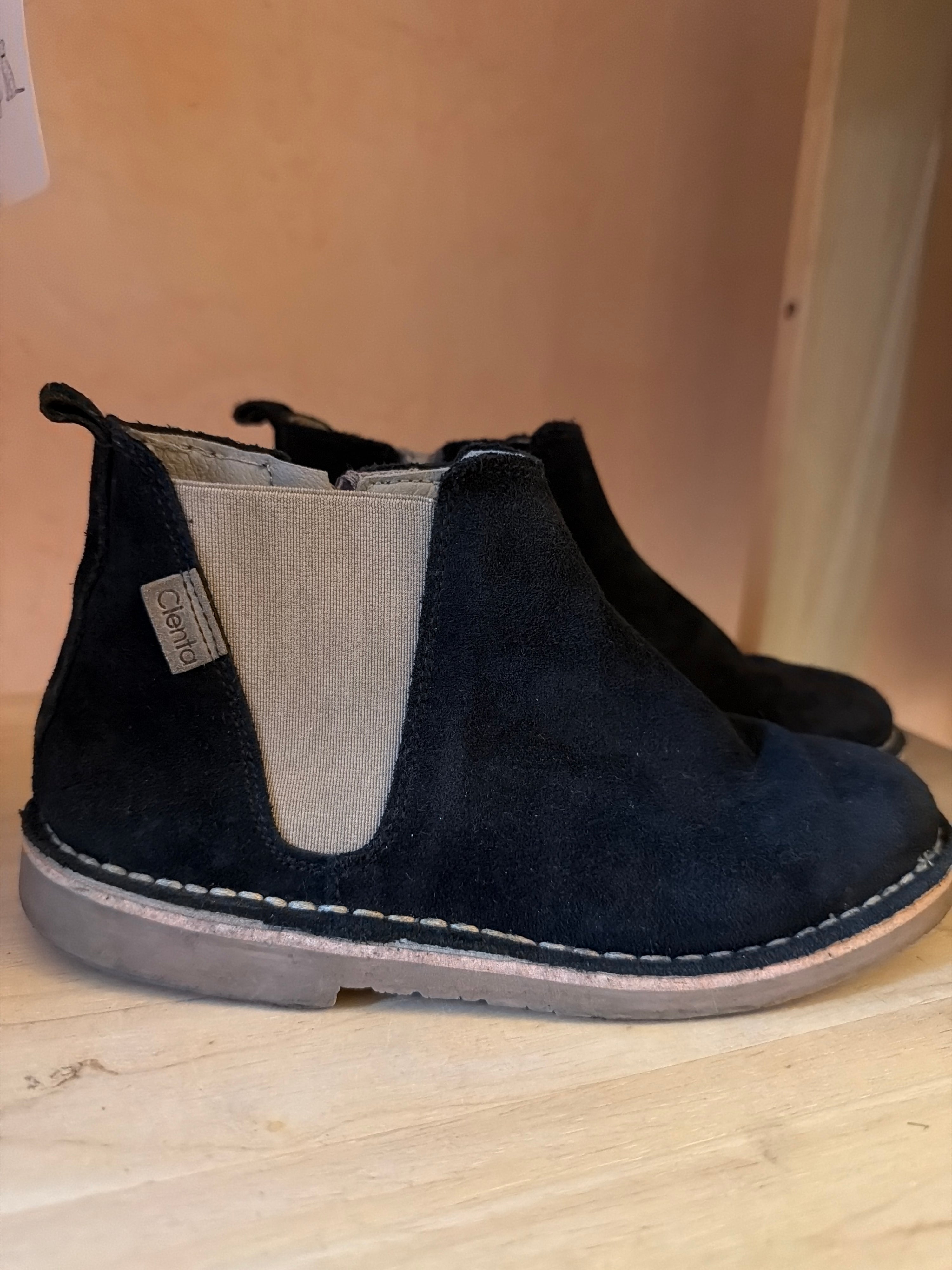 Cienta Navy Booties / 32