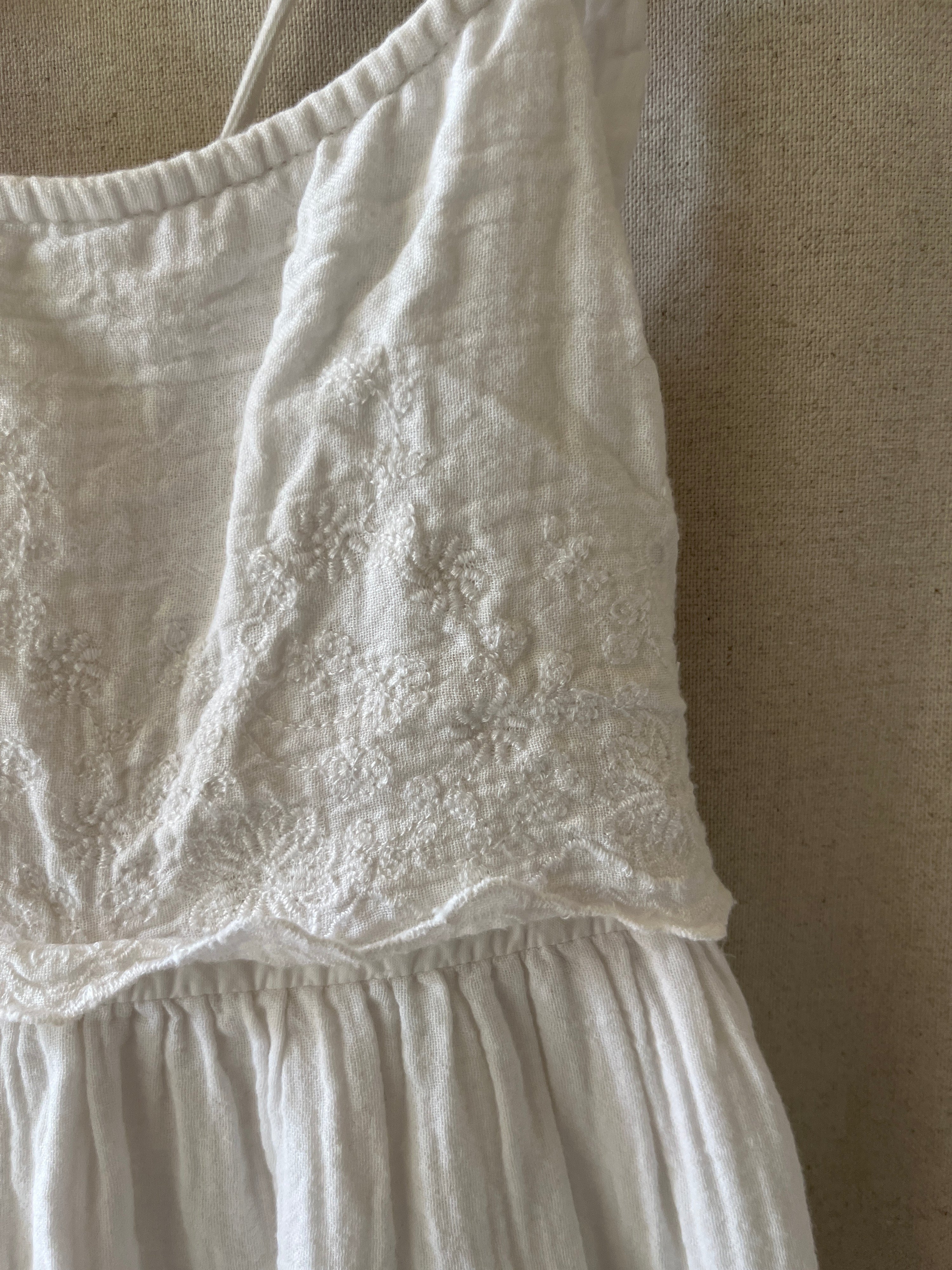 cat & jack White Embroidery Dress / 8