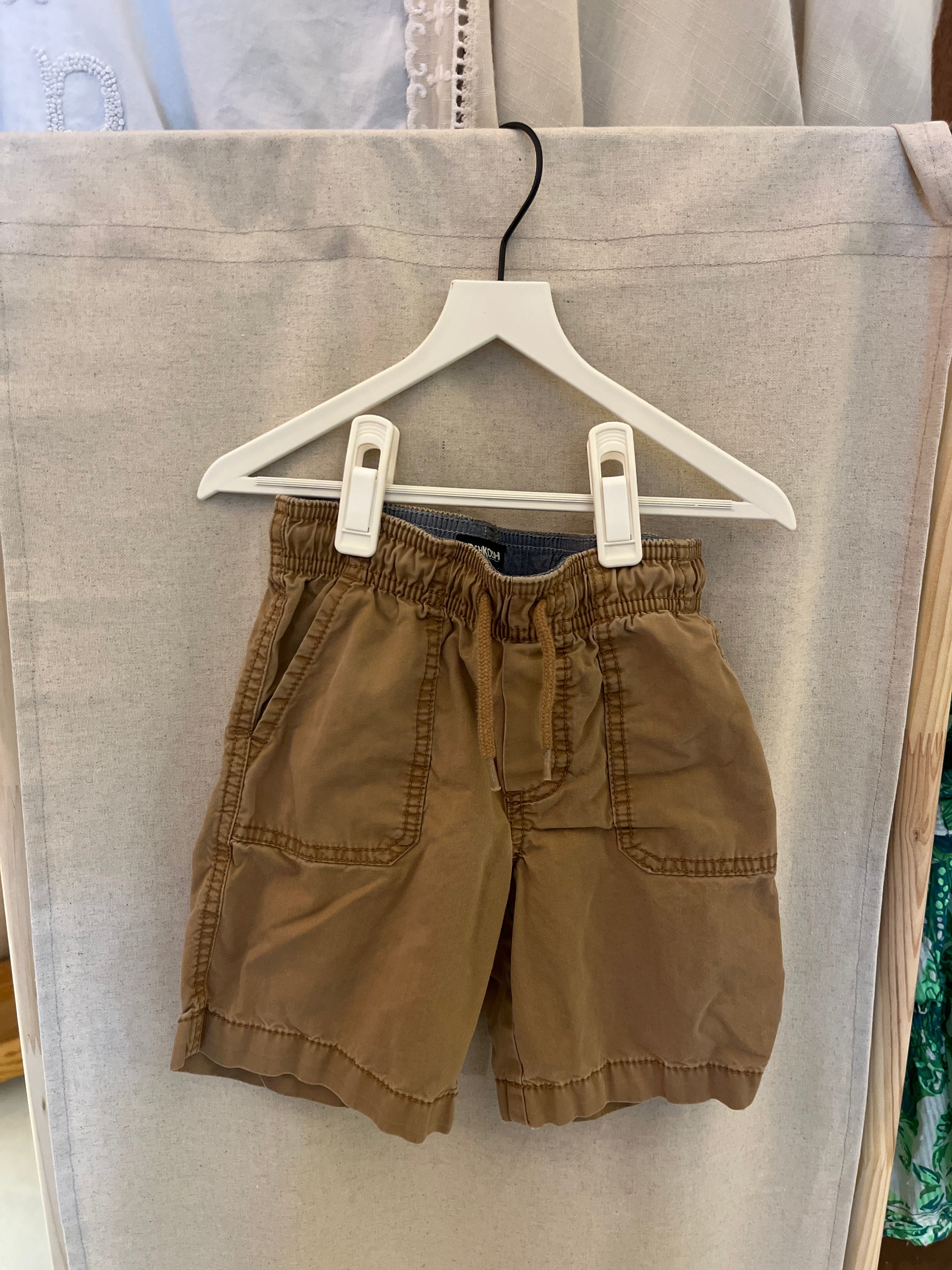 oshkosh Tan Shorts / 4T