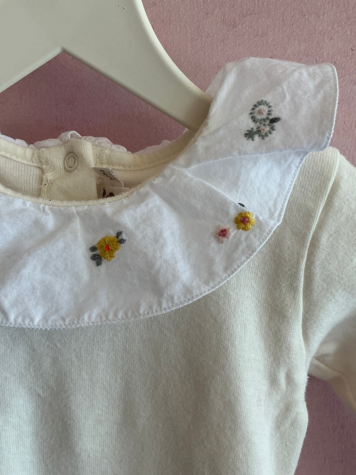 Bonpoint floral embroidery ruffle collar onesie / 12 months