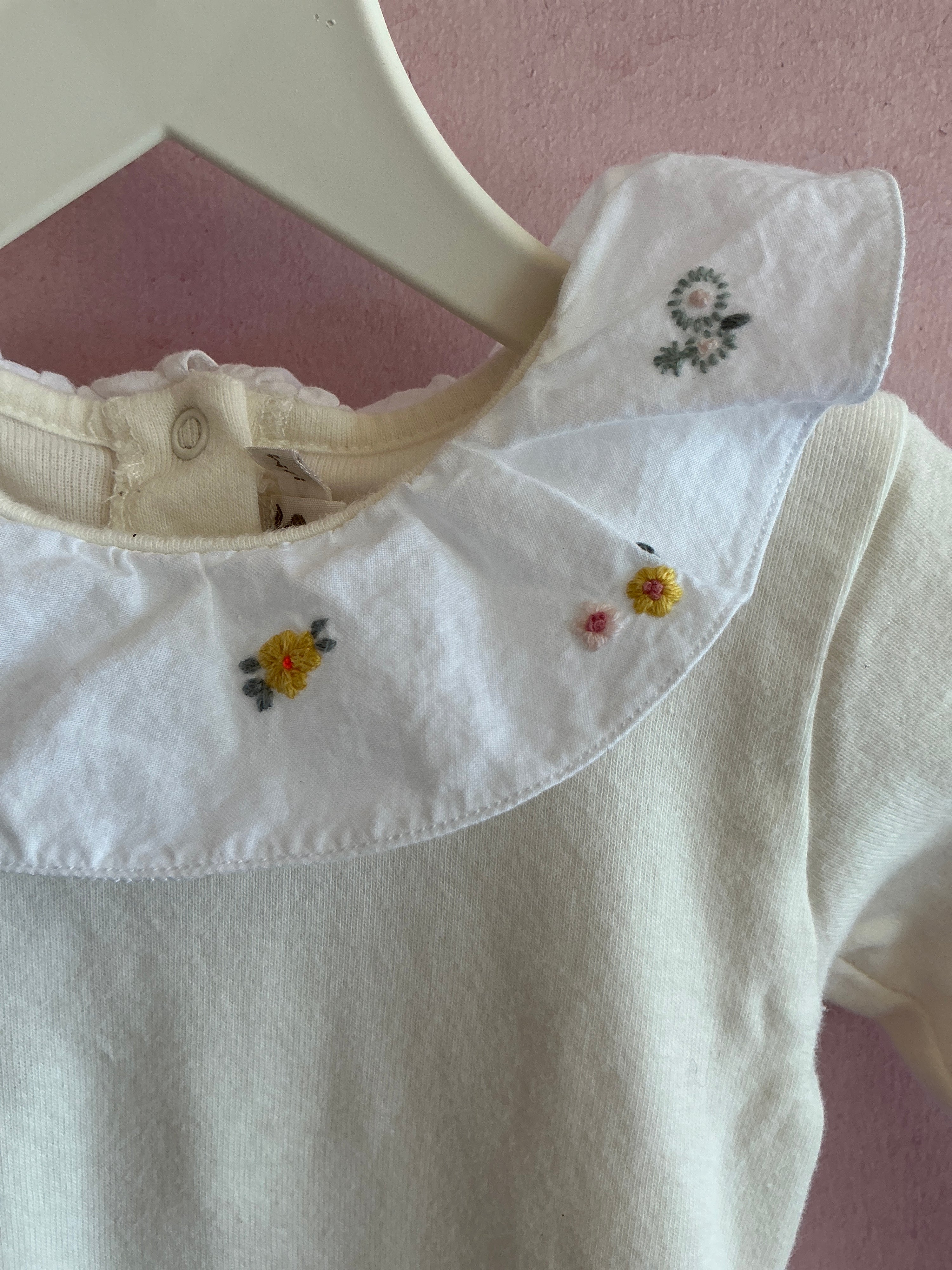 Bonpoint floral embroidery ruffle collar onesie / 12 months