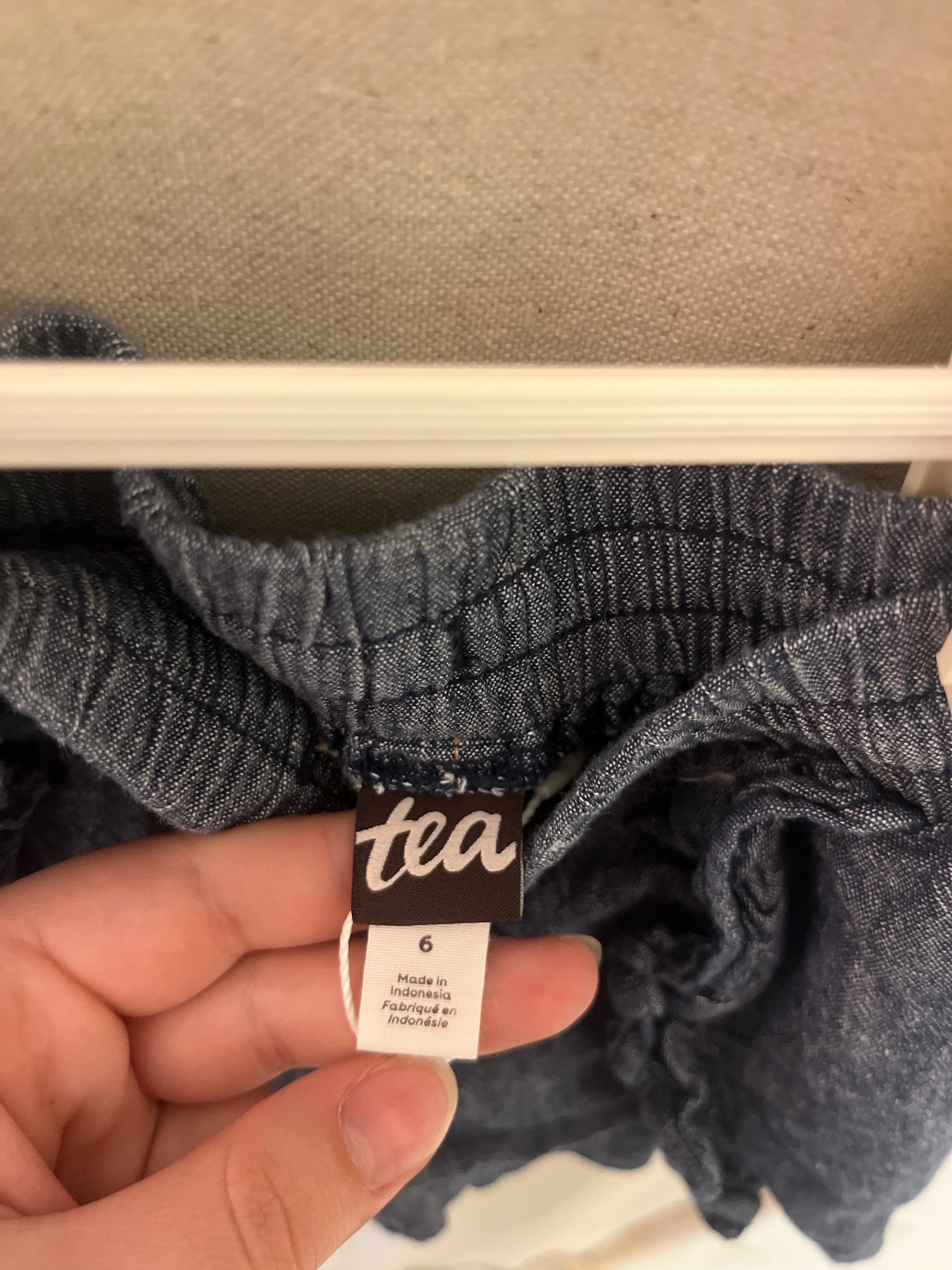 tea Chambray ruffle shorts / 6