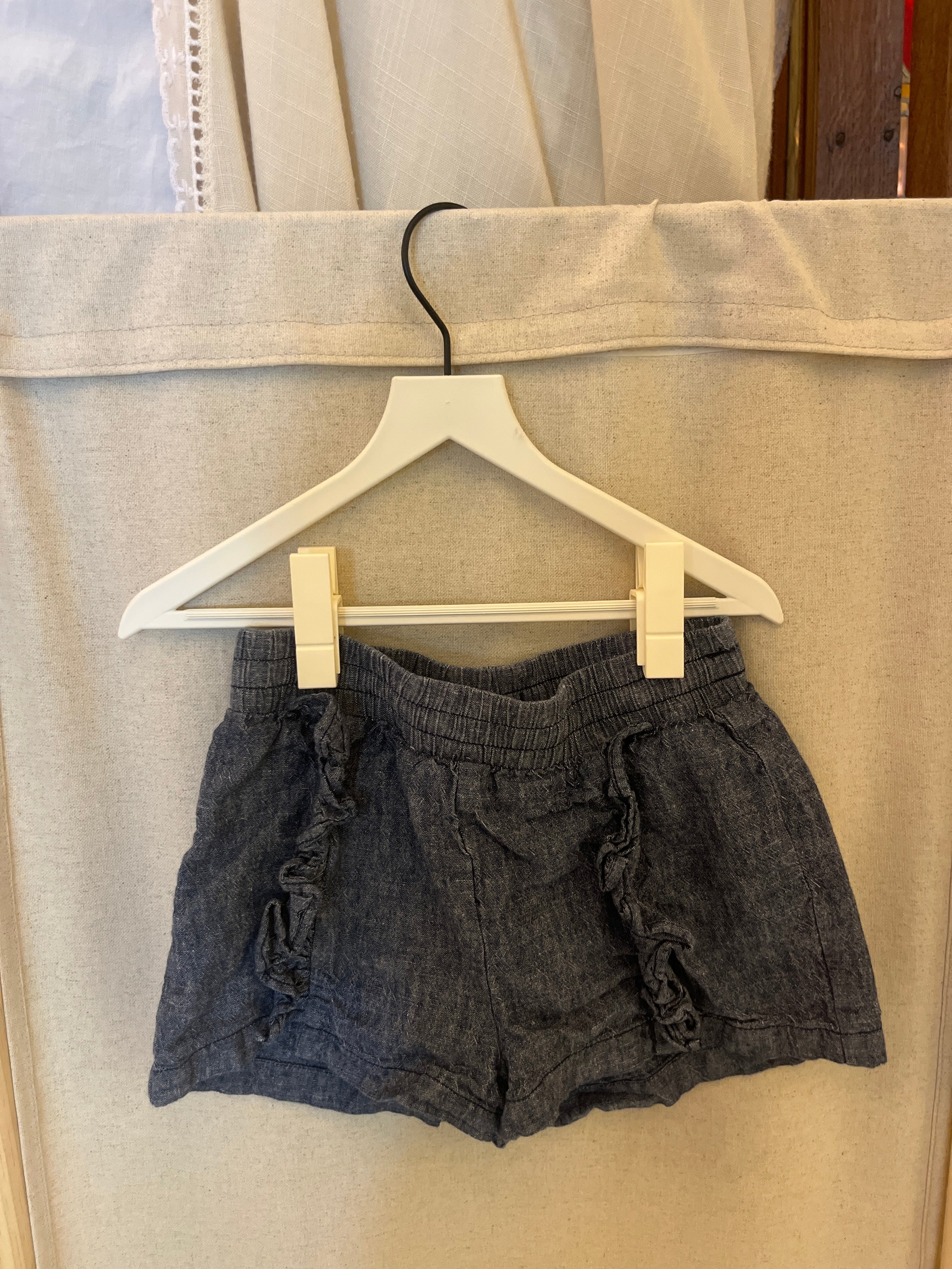 tea Chambray ruffle shorts / 6