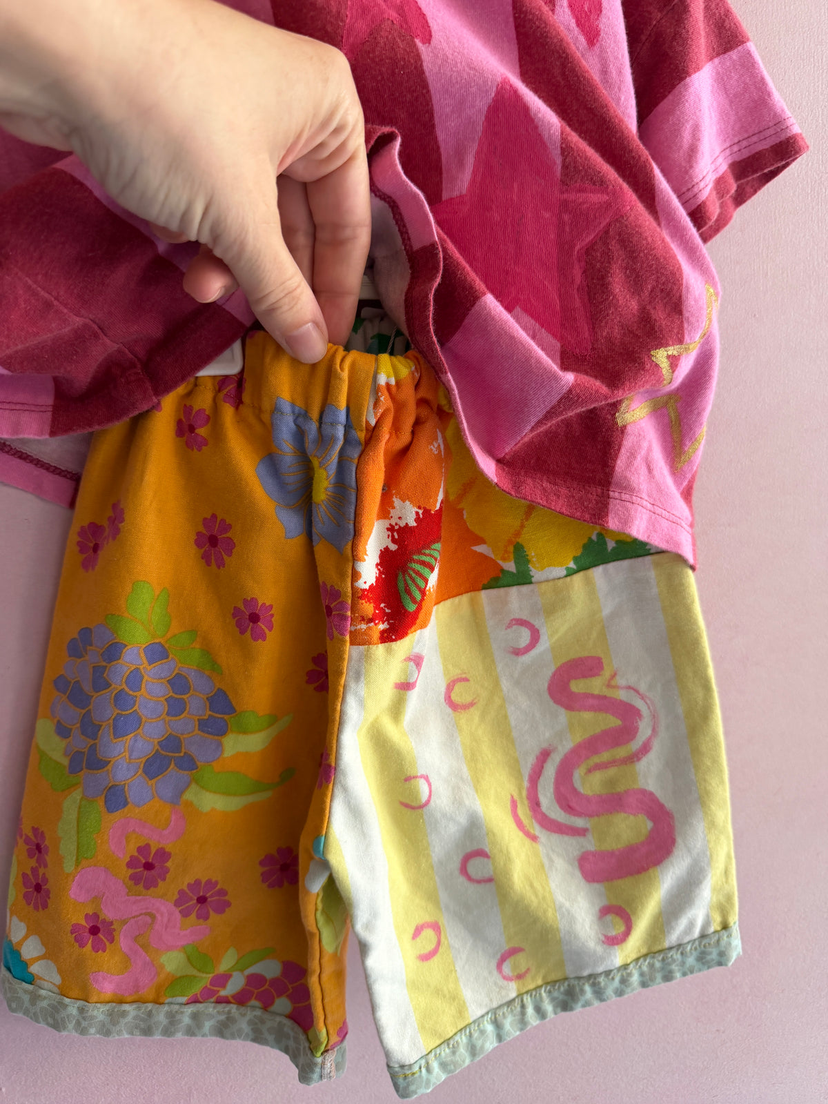 Mmoody Hand-Painted Swirls OFAK Shorts / 1-2