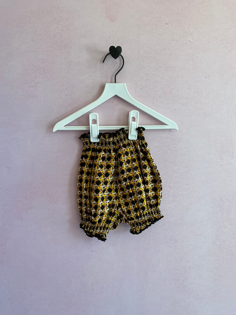 misha & puff Black Geometric Grid Bubble shorts / 0-6 months