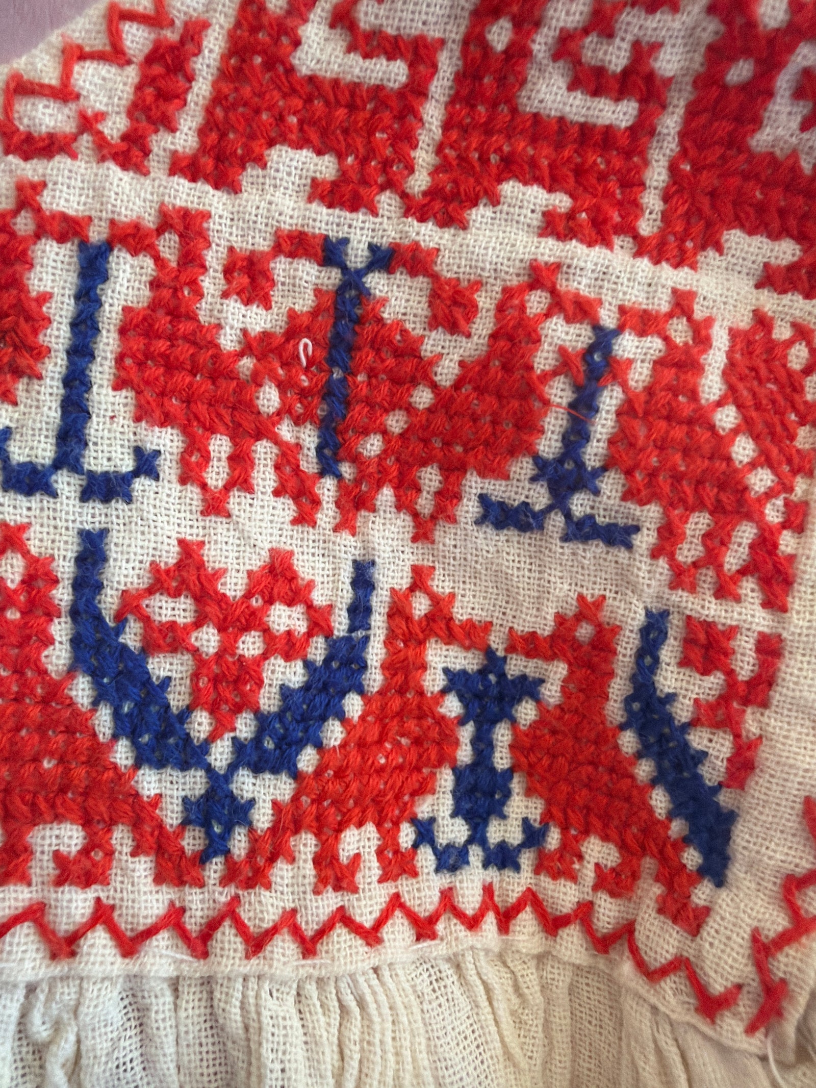 vintage Cream with red and blue cross-stitch / 6-8 years