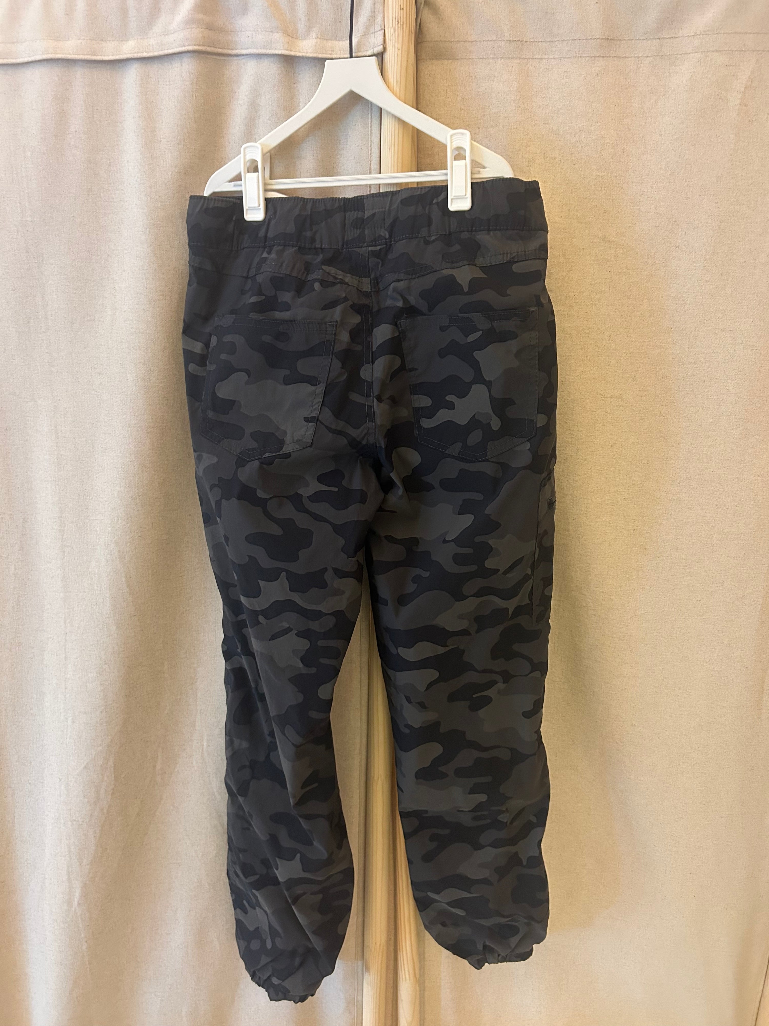 Weatherproof Black/Gray camouflage pattern Snow Pants / 14-16