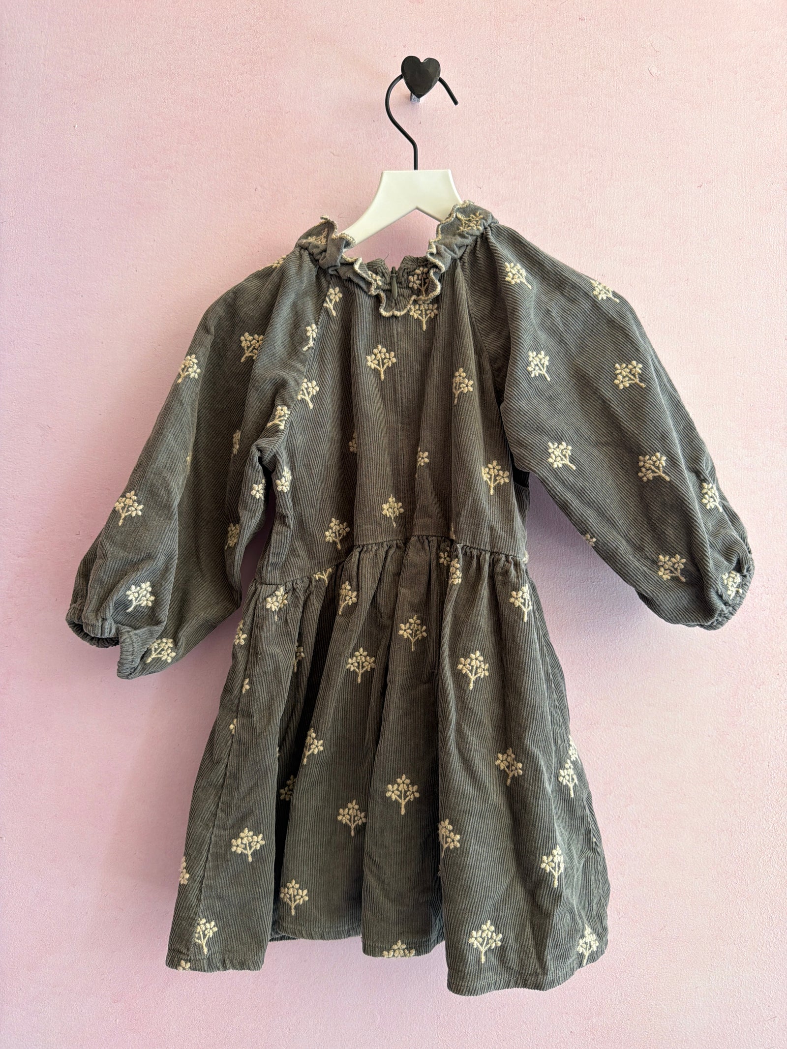 Rylee + Cru Gray Cream Embroidery Dress / 2-3 Years