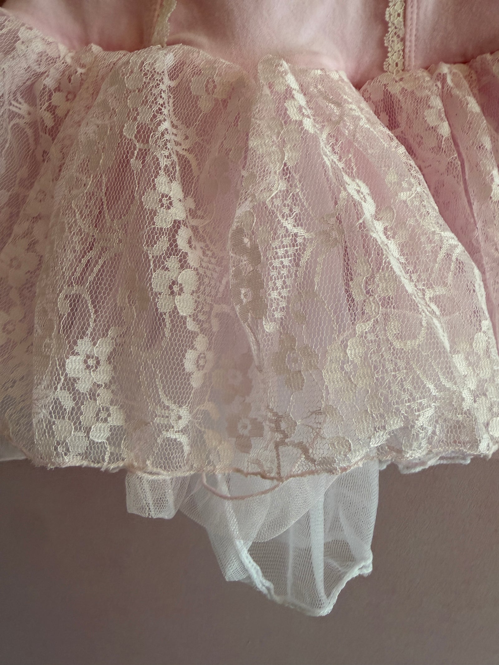 Pink with Lace Trim and Rosette Vintage Tutu / 4-6