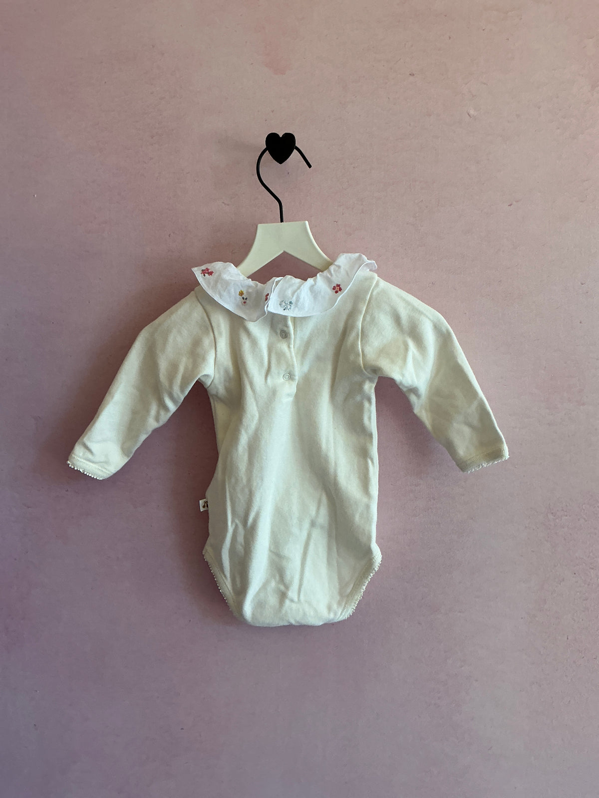 Bonpoint floral embroidery ruffle collar onesie / 12 months