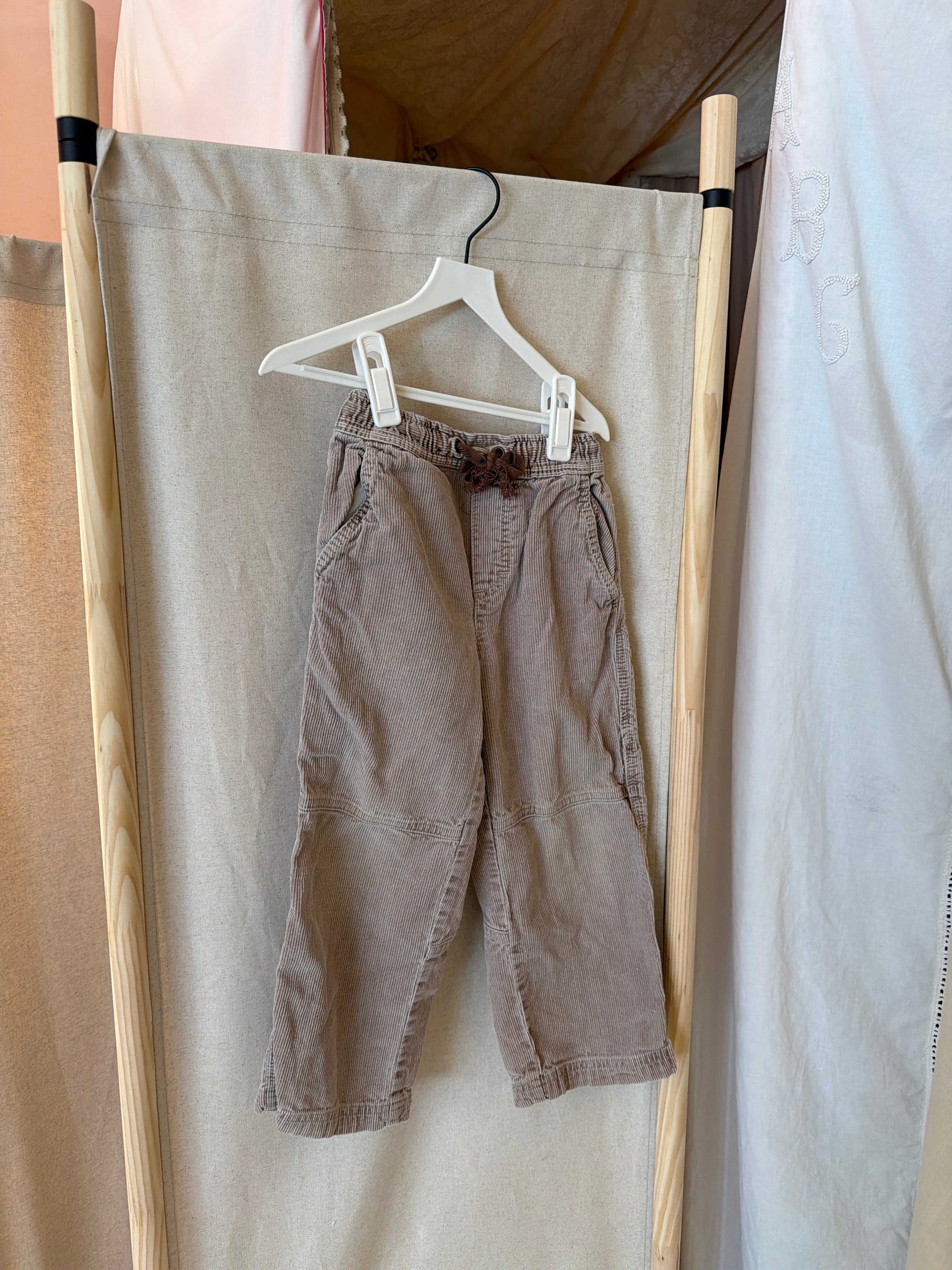 Mini Boden Almond Cords / 4-5 years