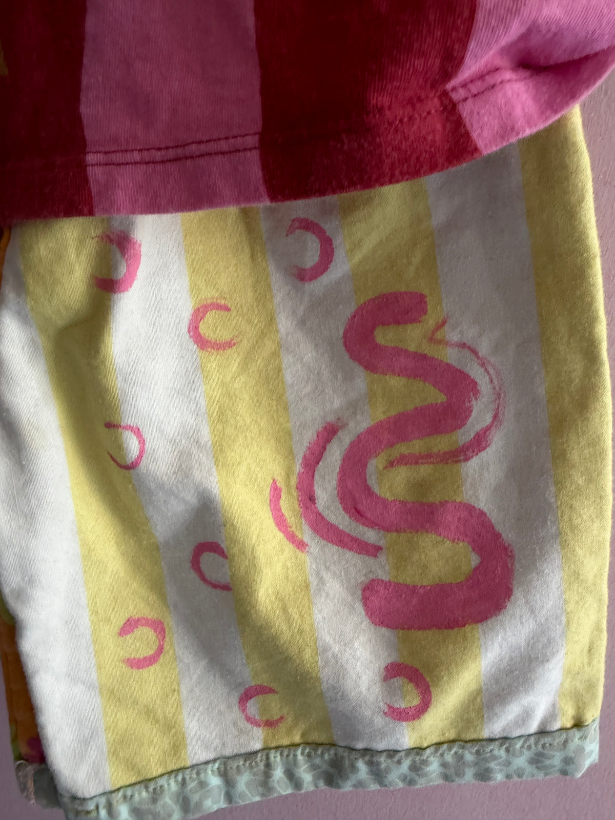Mmoody Hand-Painted Swirls OFAK Shorts / 1-2