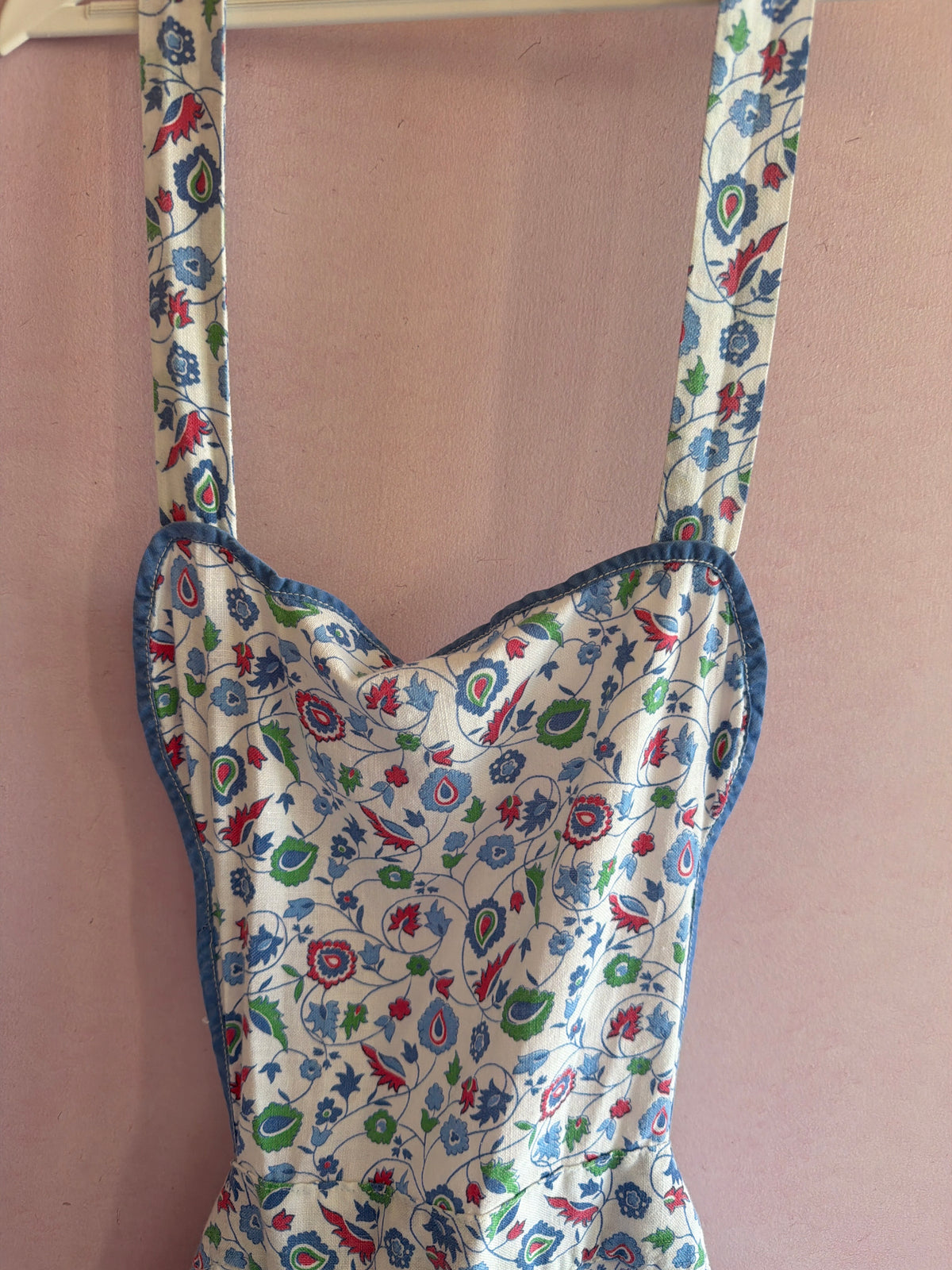 vintage handmade floral heart pocket smock Apron / Women's