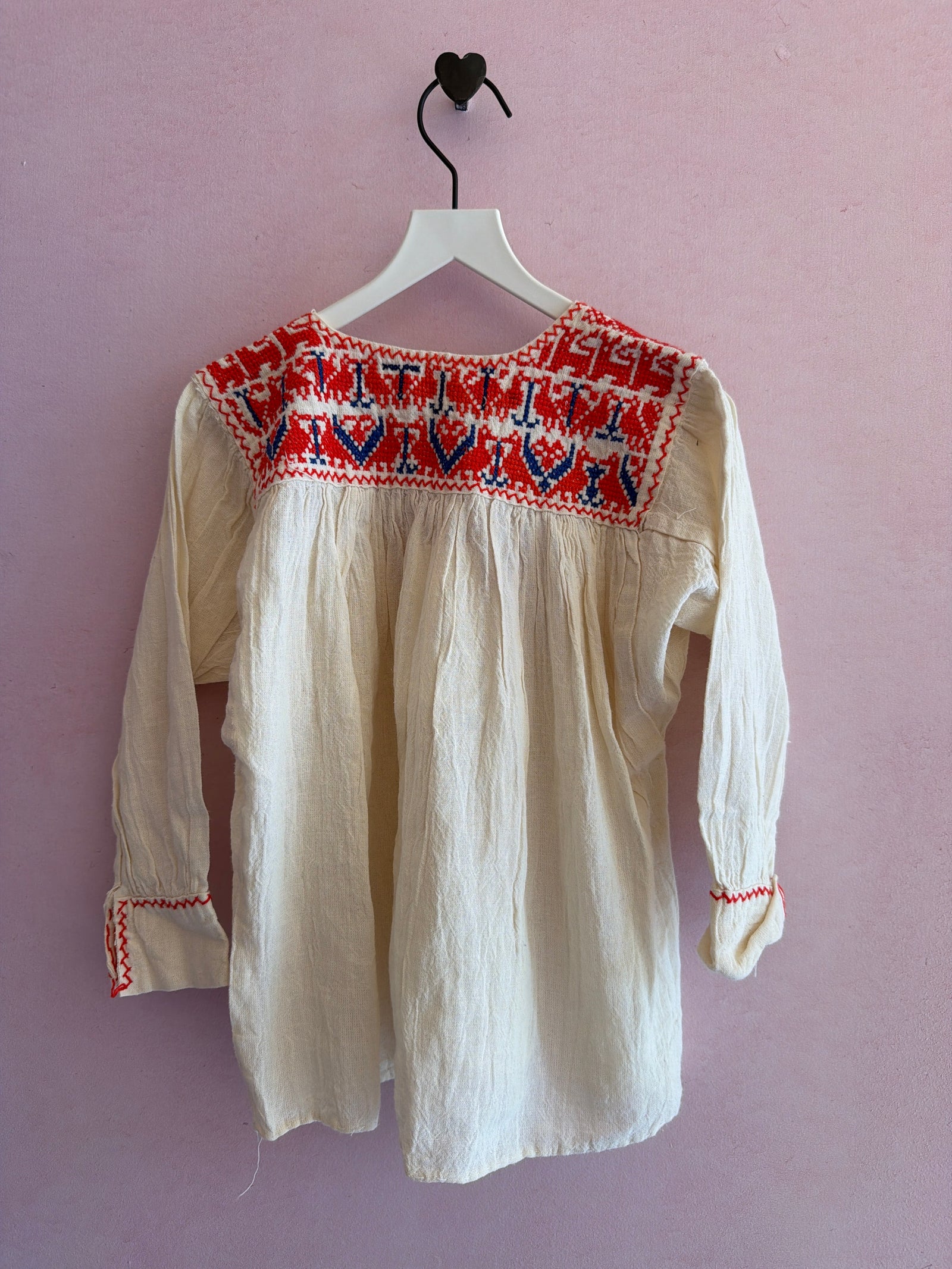 vintage Cream with red and blue cross-stitch / 6-8 years