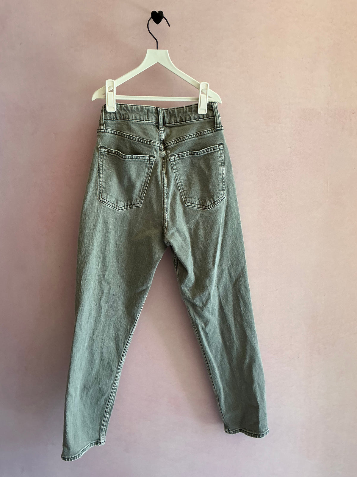 Abercrombie Distressed Gray Mom High Rise Jeans / Women's 00 (24)