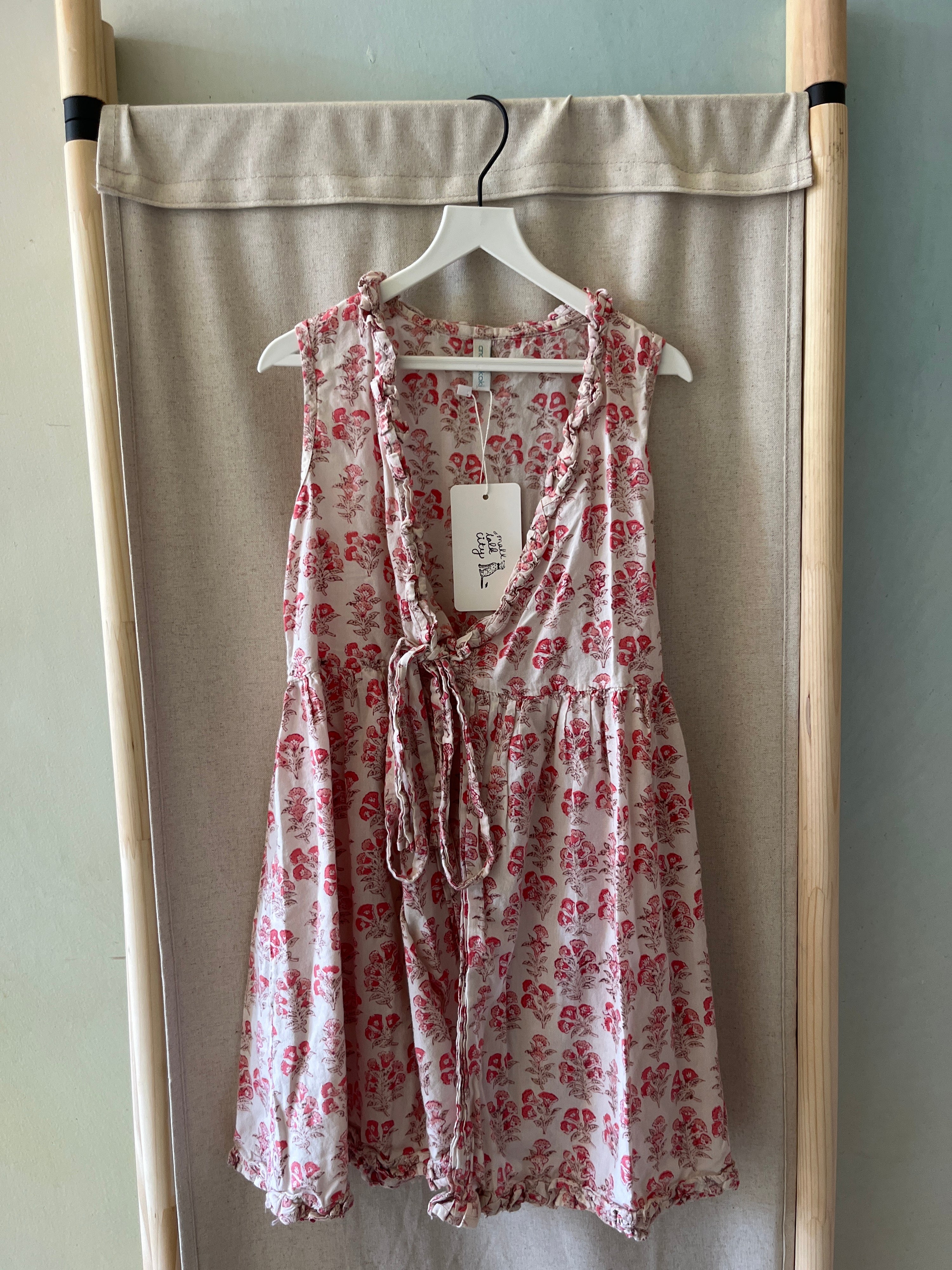 delicate red floral Dress / 6-7 Years
