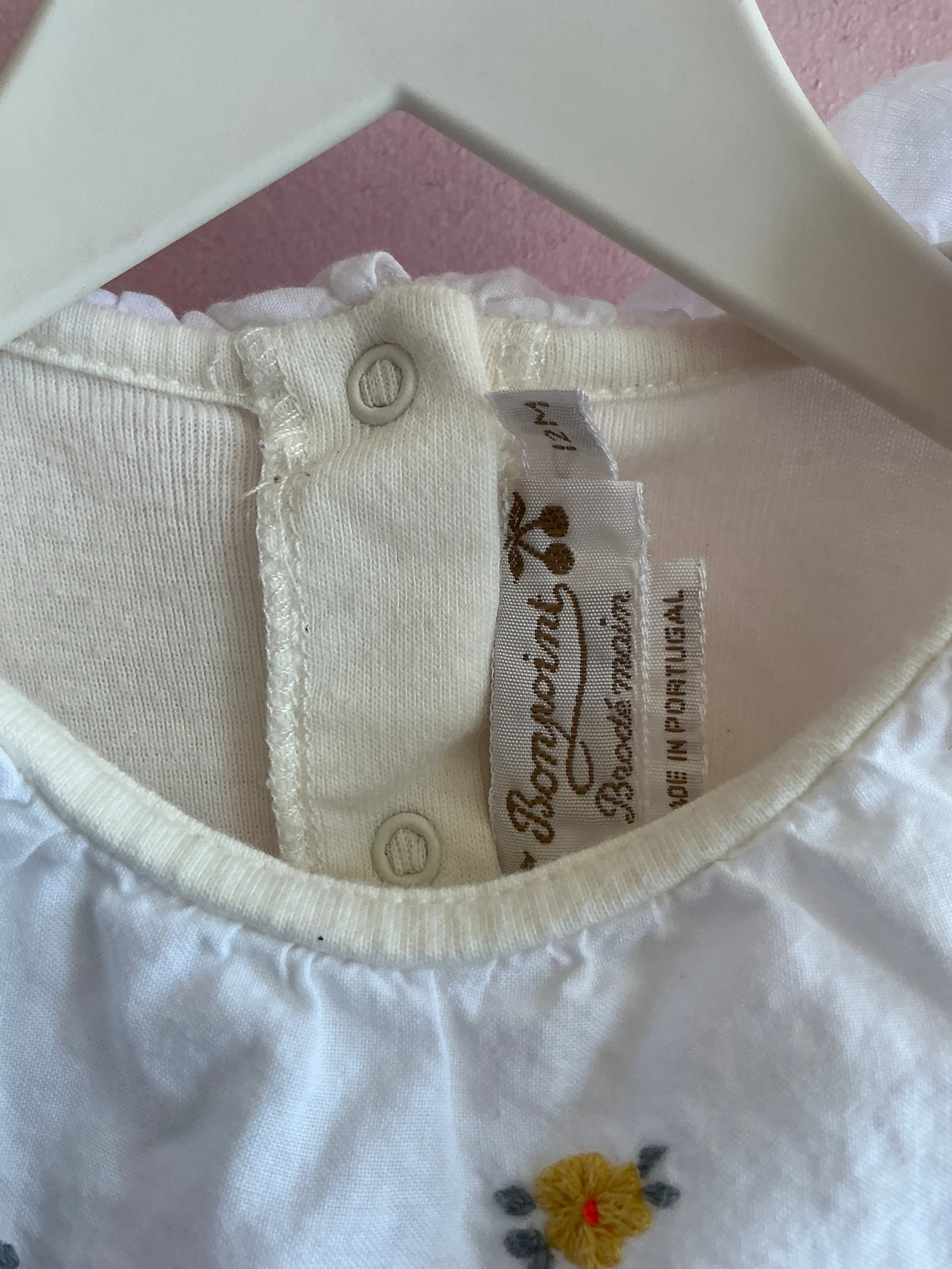 Bonpoint floral embroidery ruffle collar onesie / 12 months