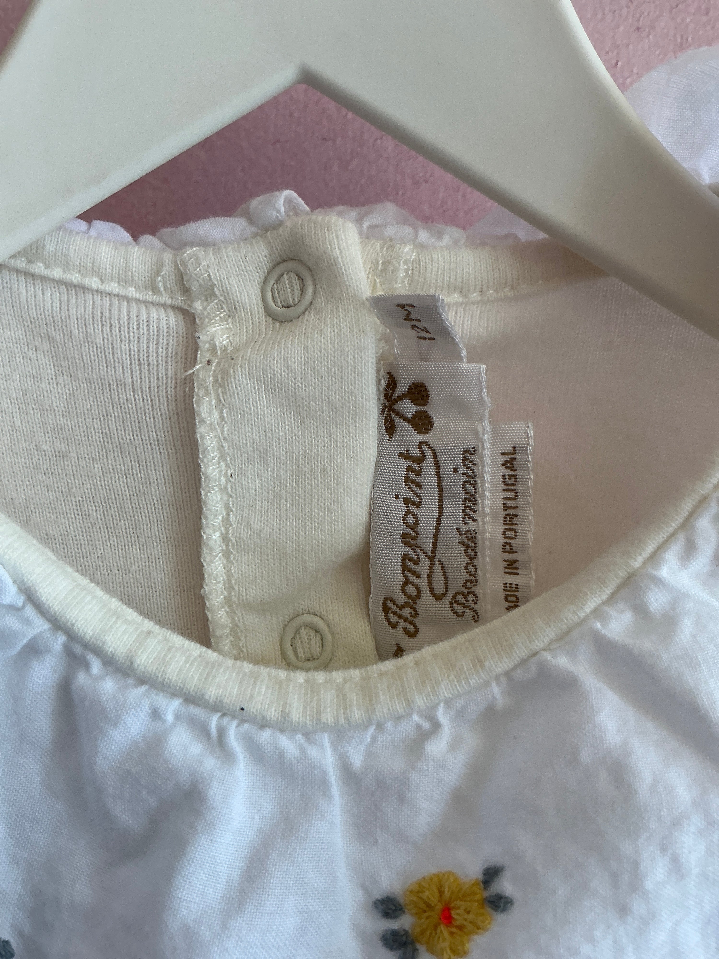 Bonpoint floral embroidery ruffle collar onesie / 12 months