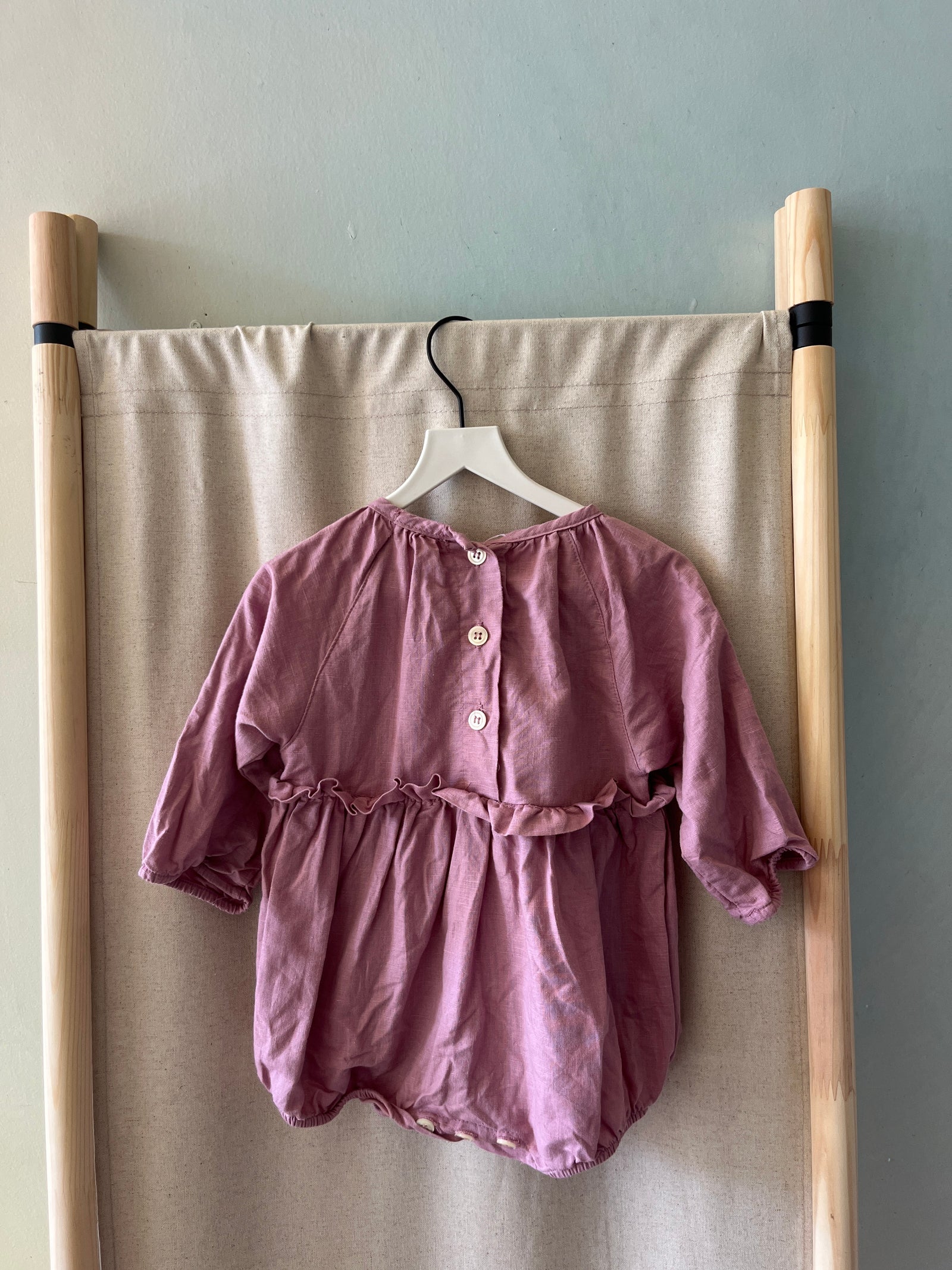 Mabo Berry Ruffle Linen Romper / 18 months