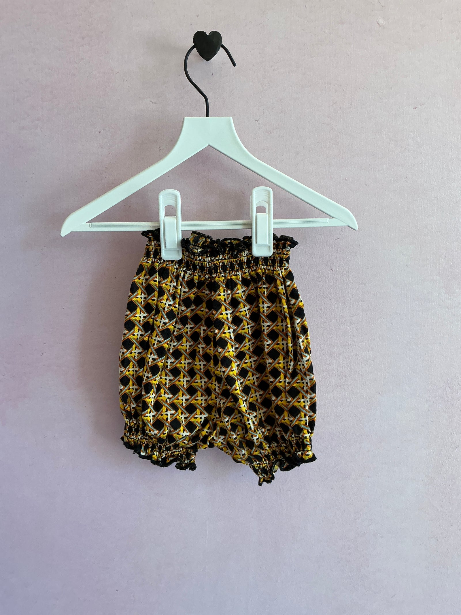 misha & puff Black Geometric Grid Bubble shorts / 0-6 months