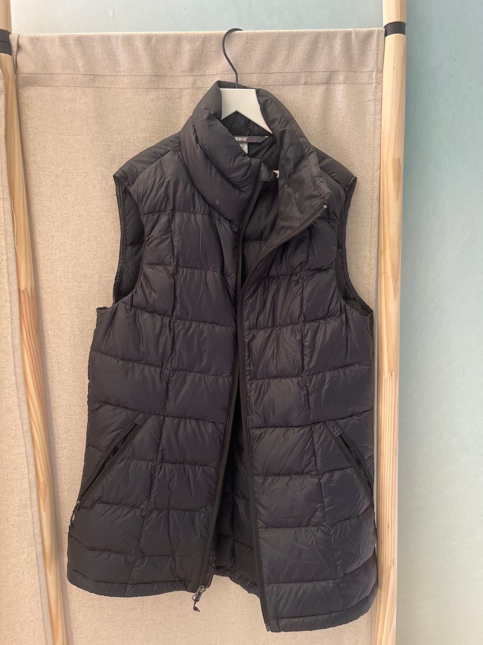 rei Black Puffer Vest / Women's XS