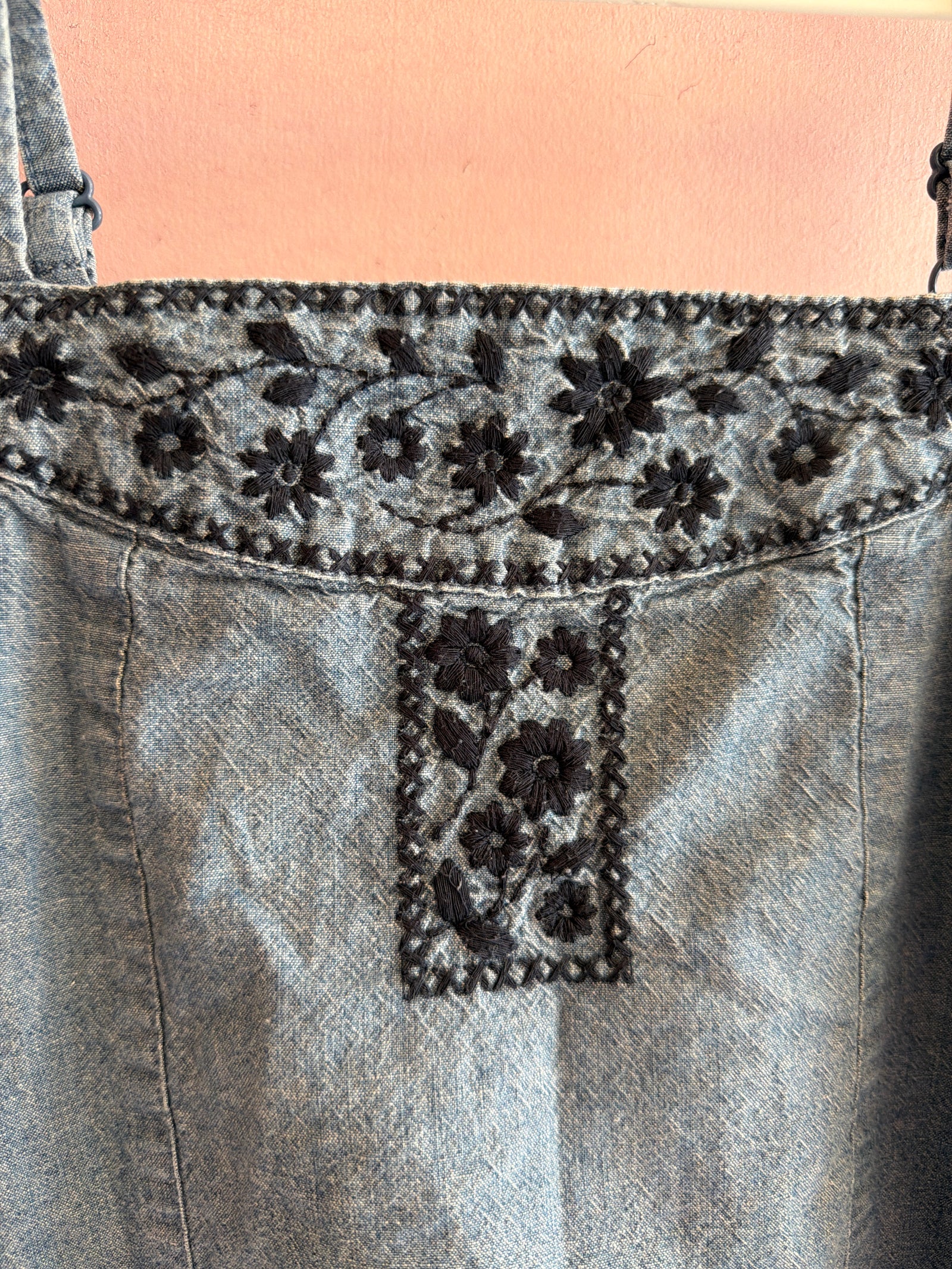 gap Chambray Navy Embroidery Dress / 6-7 Years