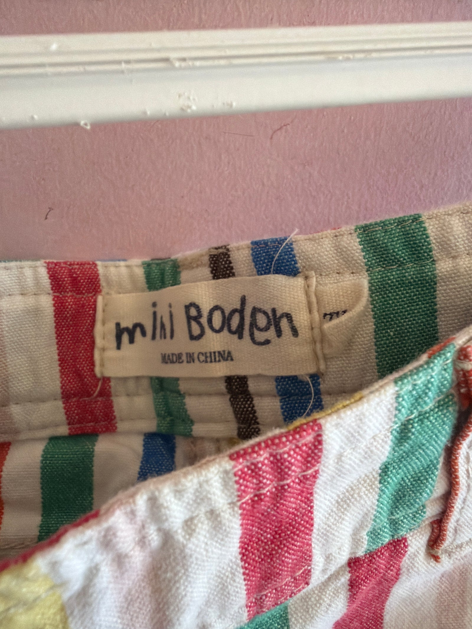 mini boden Heart Pocket Rainbow Stripe Shorts / 7