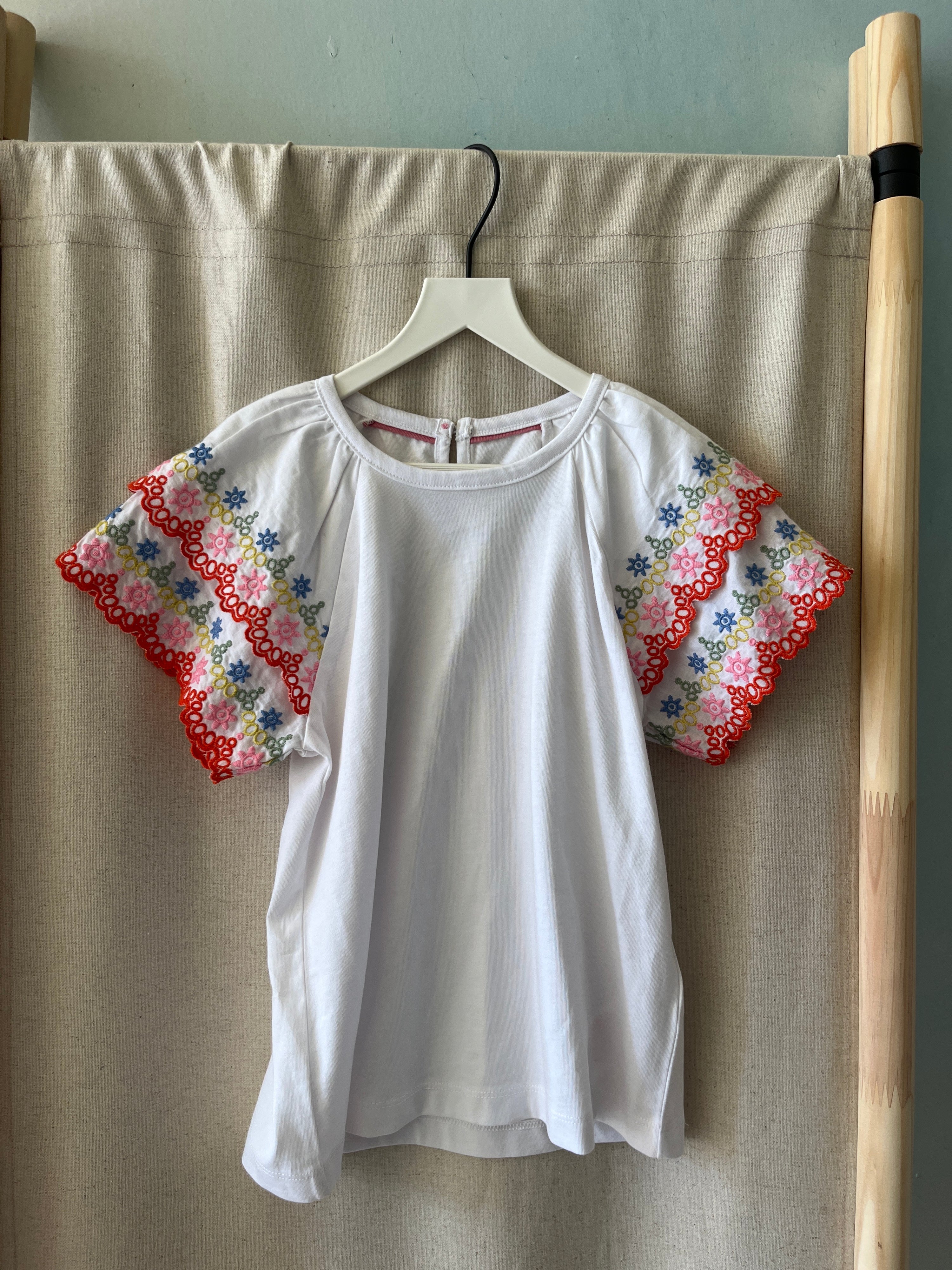 mini boden White Rainbow Trim Top / 4-5 years