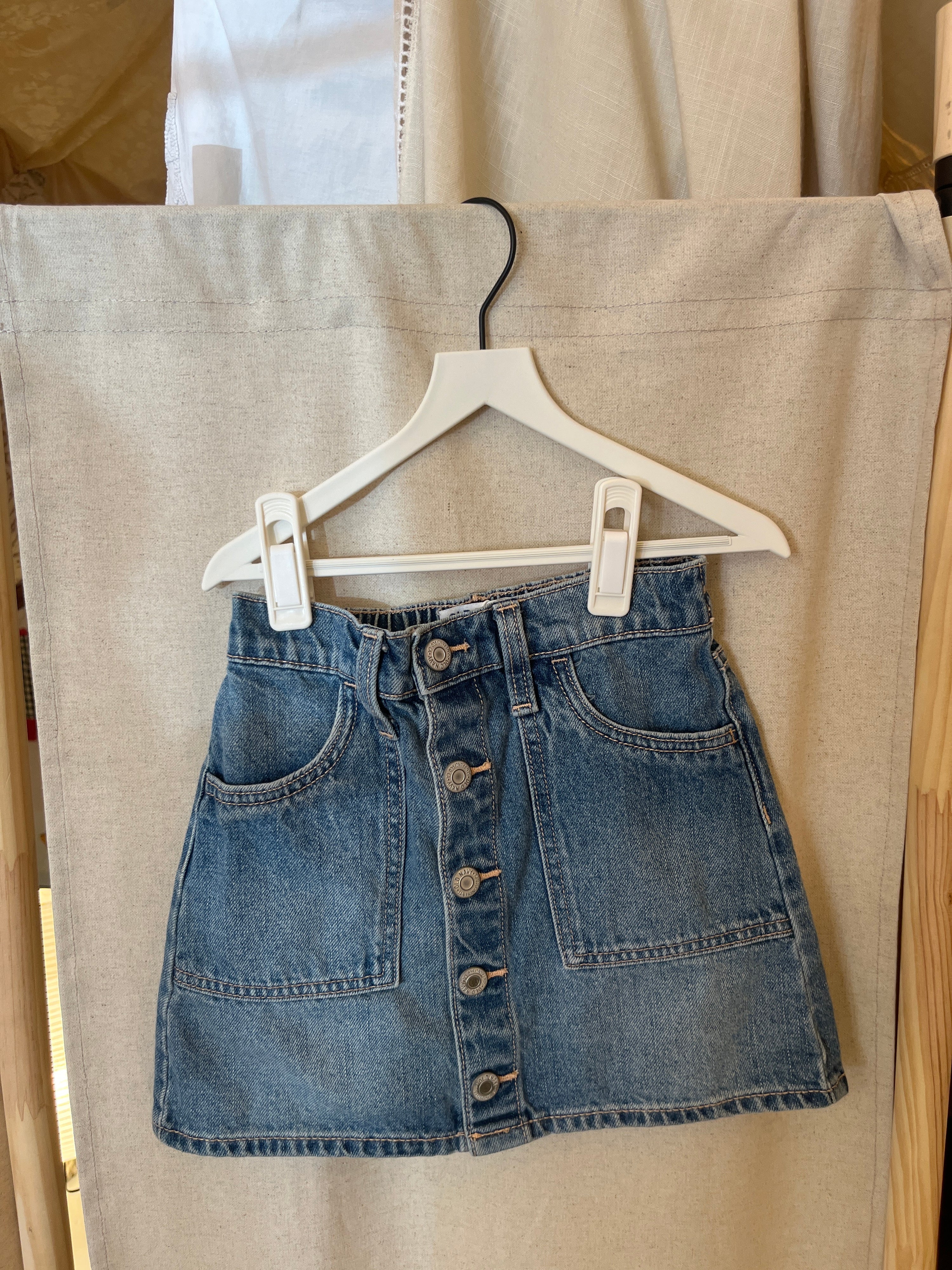 old navy denim skirt / 6-7 Years
