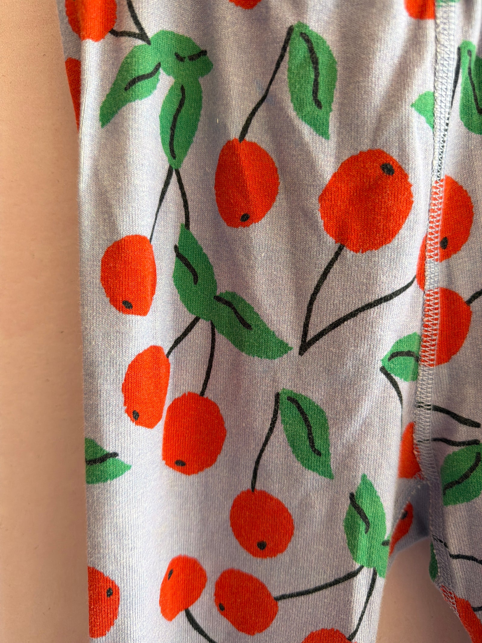 Hanna Andersson Lavender cherry print Leggings / 6-7 Years