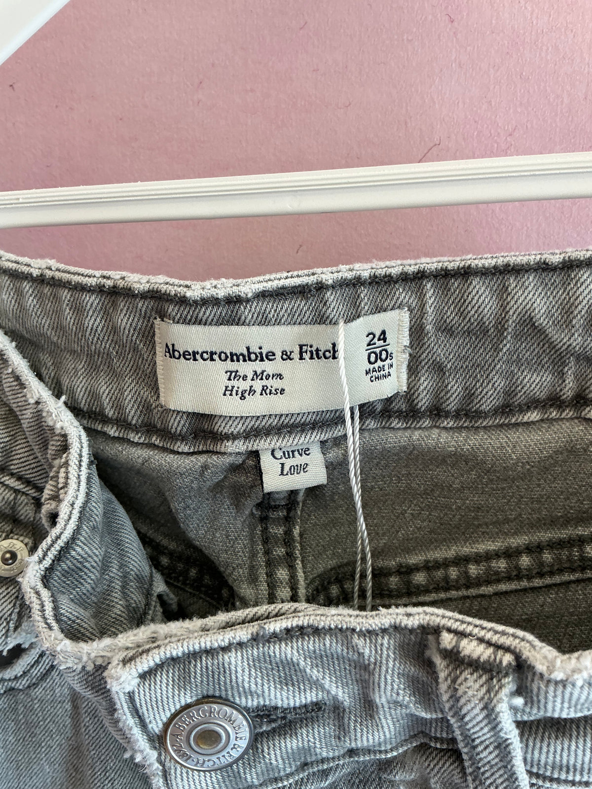Abercrombie Distressed Gray Mom High Rise Jeans / Women's 00 (24)