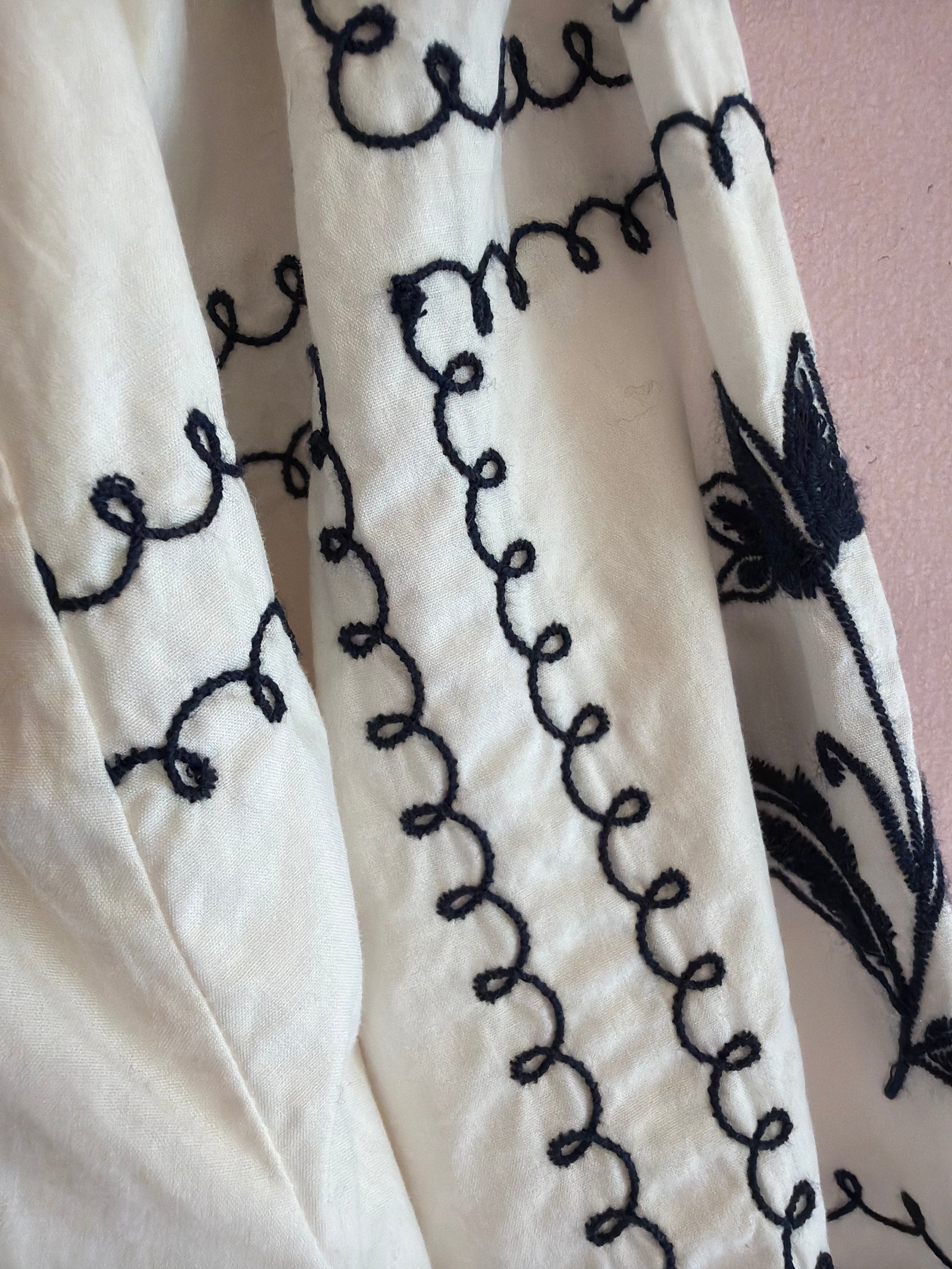 LOFT White Poplin Blouse with Navy Embroidered Sleeves / XS