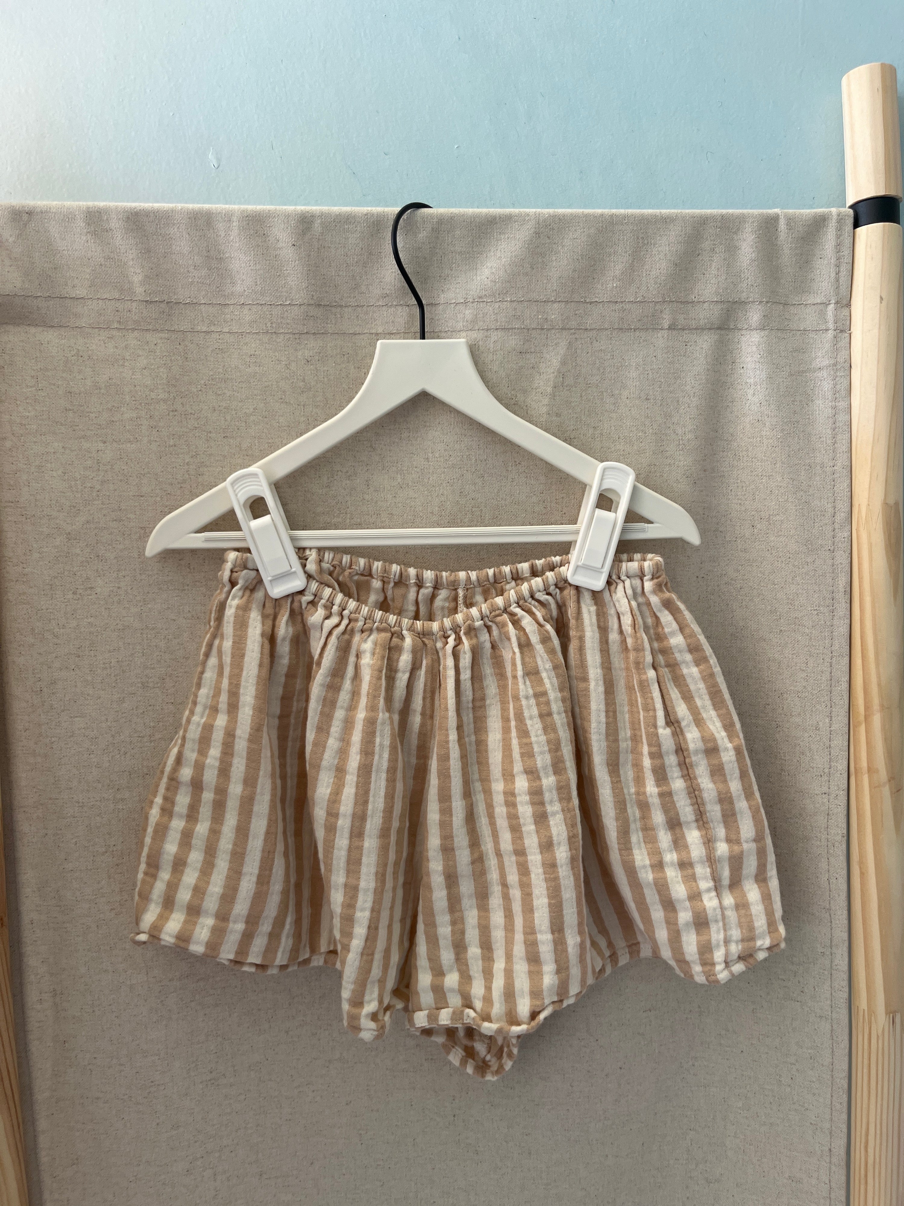Soor Ploom Beige and white striped Shorts / 10