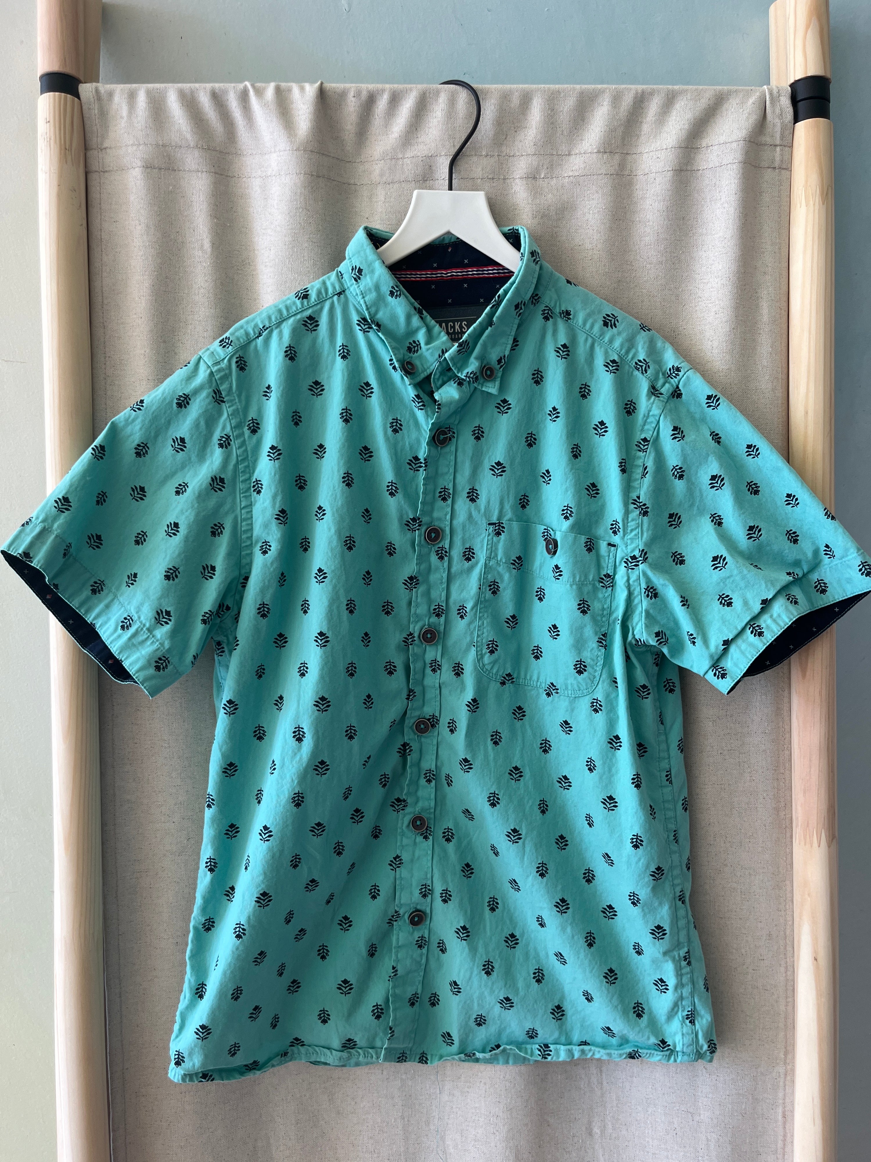Jack's Surfboards Turquoise Black Floral Short Sleeve Button Down / 6