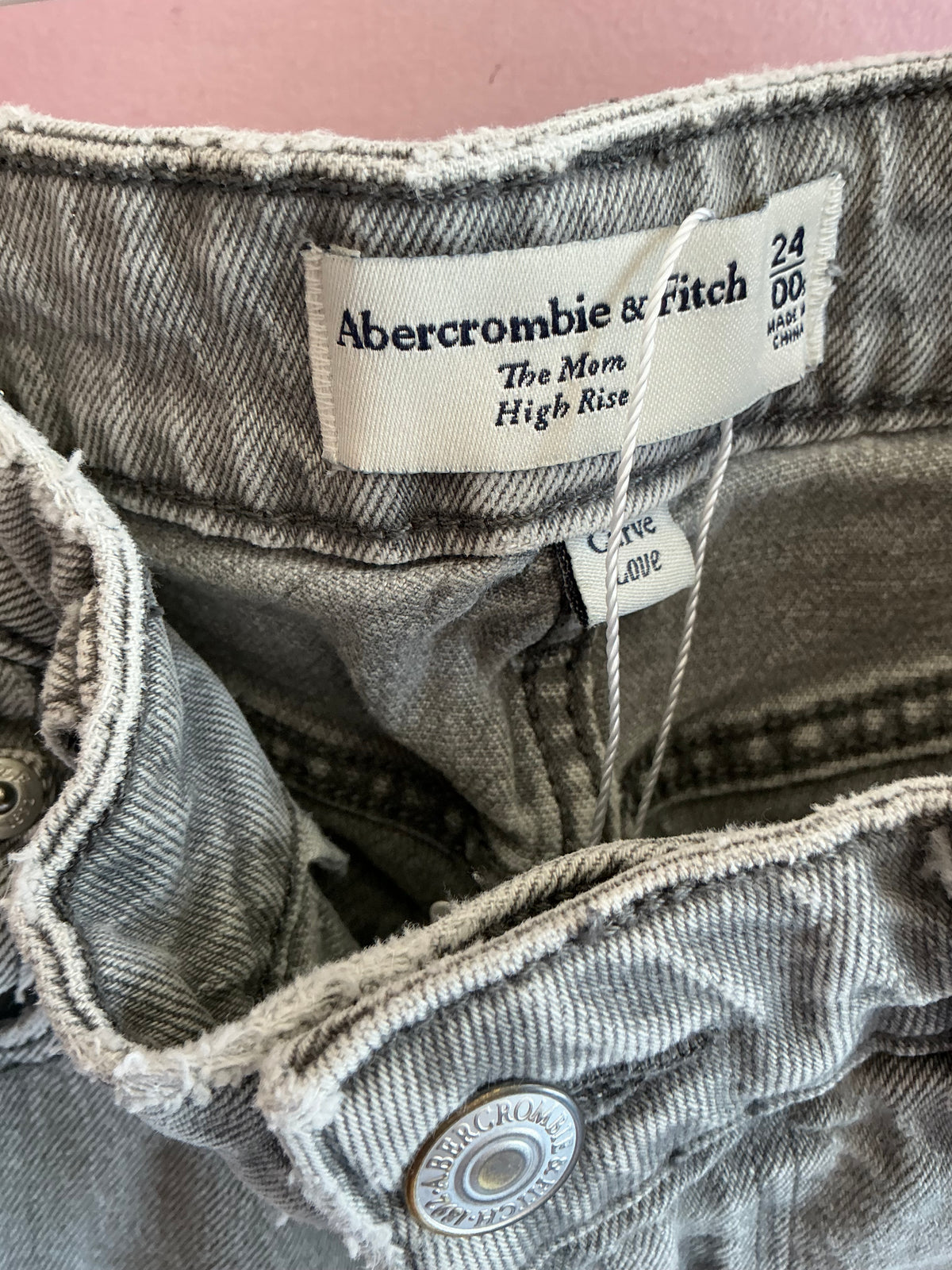 Abercrombie Distressed Gray Mom High Rise Jeans / Women's 00 (24)