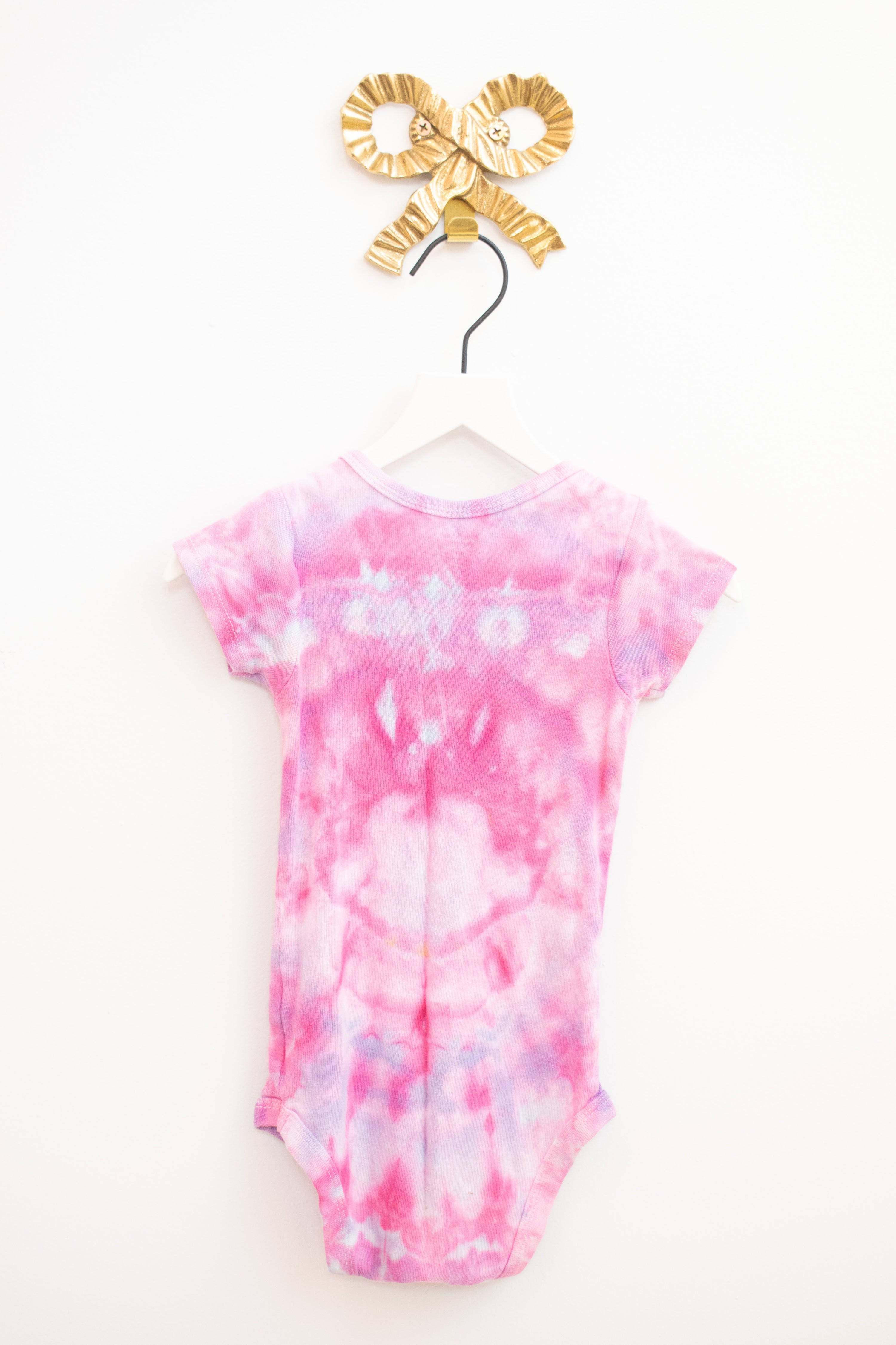 House of Love Swirl Heart Dye Onesie / 18 months