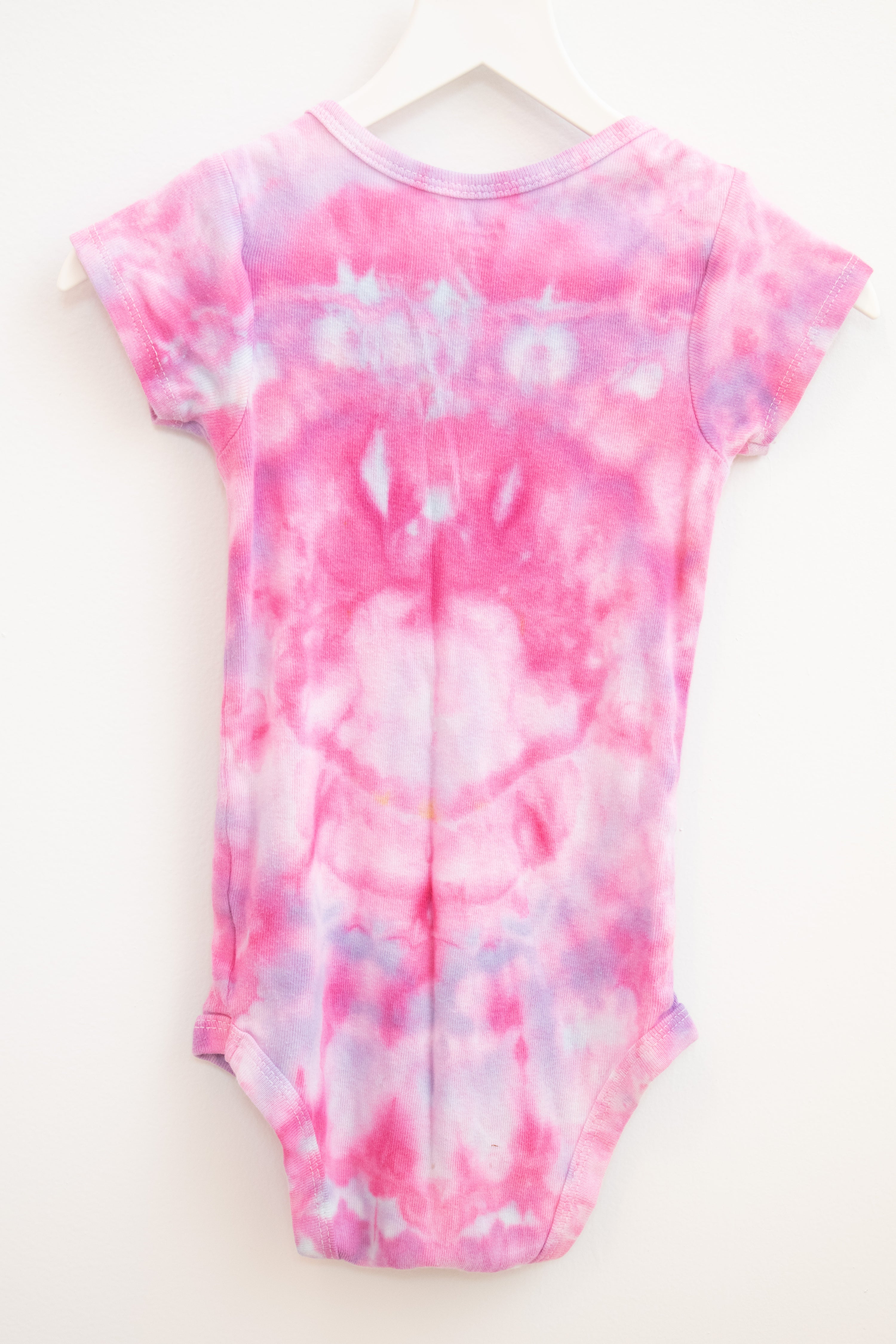 House of Love Swirl Heart Dye Onesie / 18 months