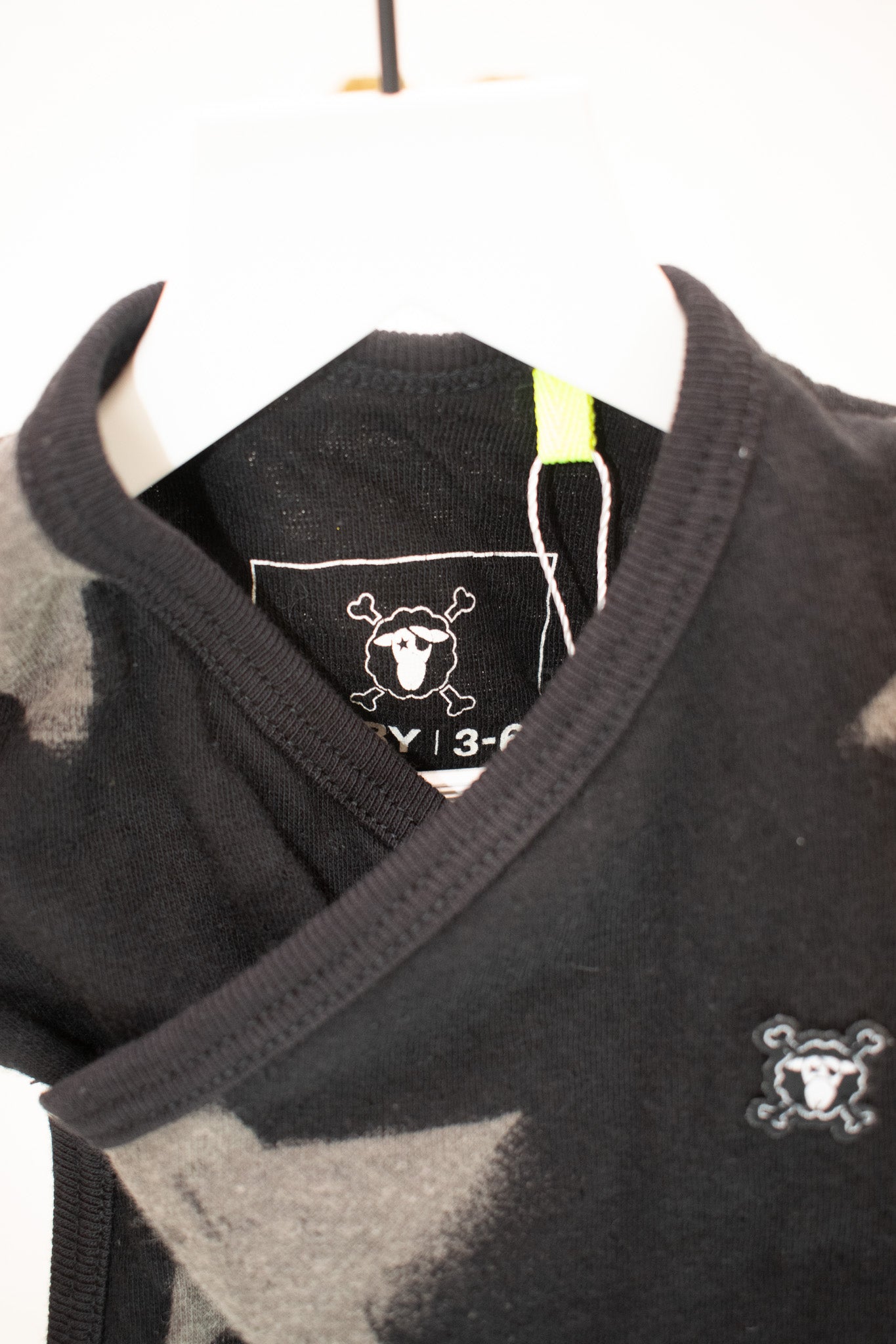 Nununu Black Star Onesie / 3-6 months