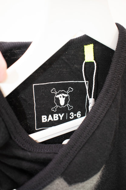 Nununu Black Star Onesie / 3-6 months