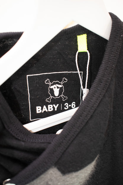 Nununu Black Star Onesie / 3-6 months