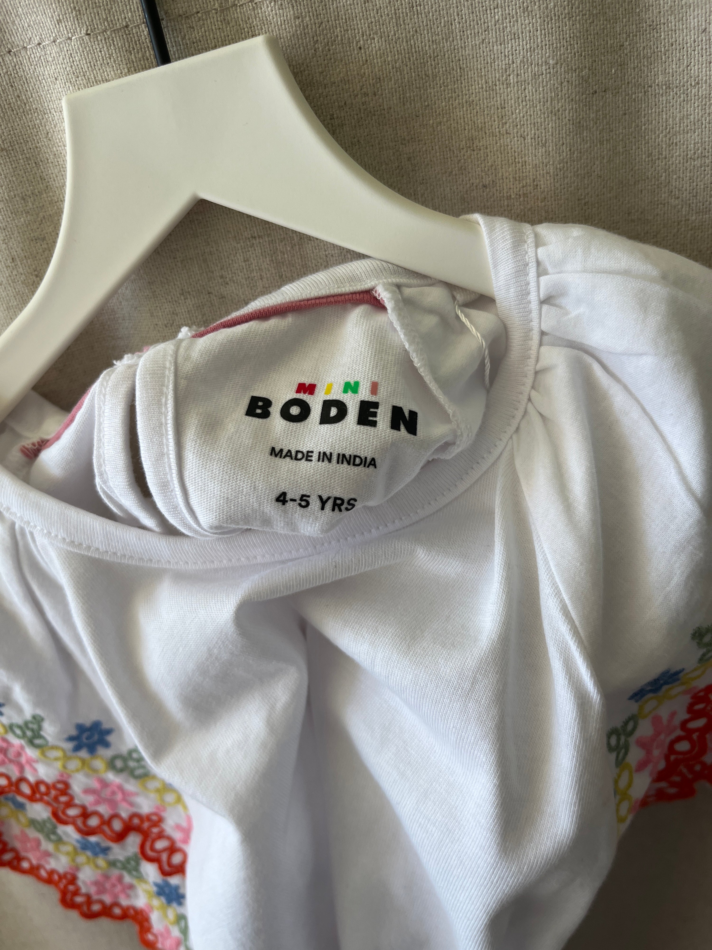mini boden White Rainbow Trim Top / 4-5 years