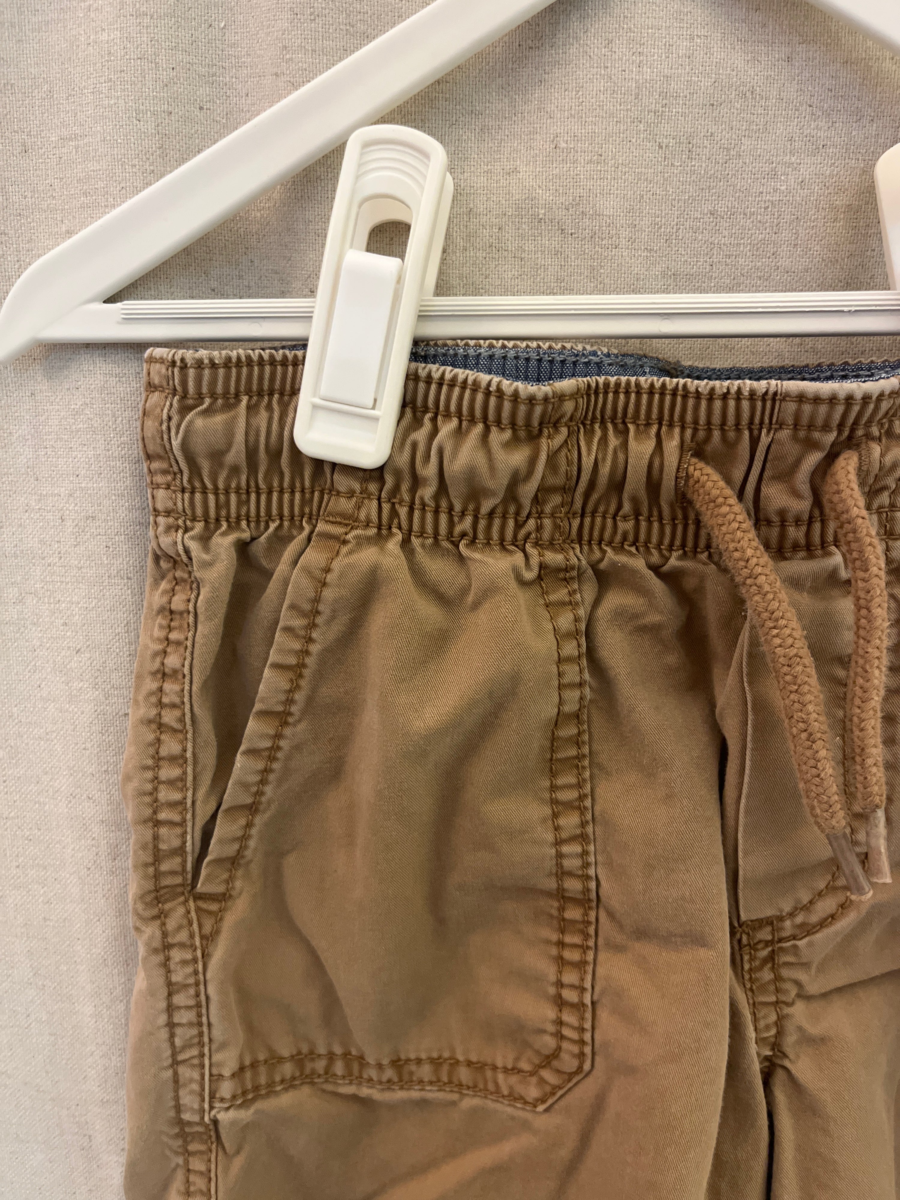 oshkosh Tan Shorts / 4T