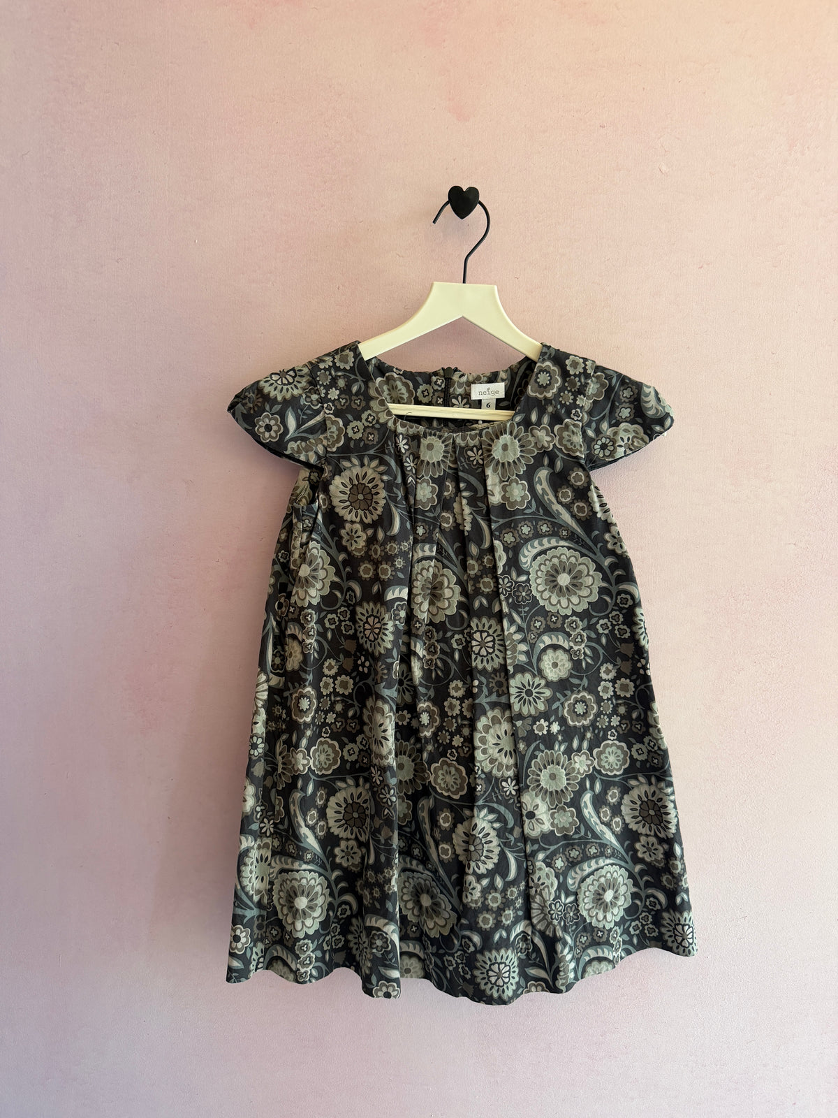 Neige Gray Floral Flutter Sleeve Empire Waist Pleated Dress / 6