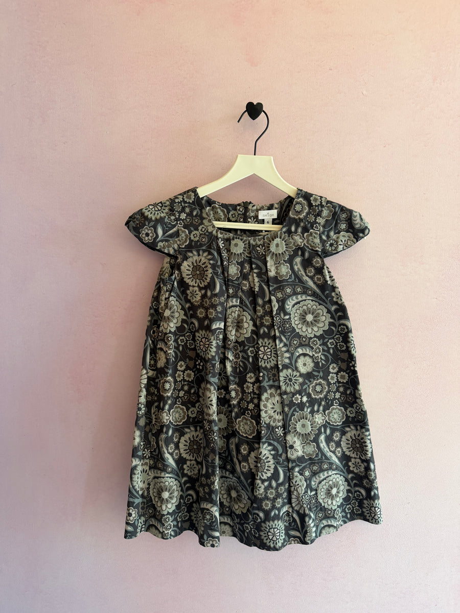 Neige Gray Floral Flutter Sleeve Empire Waist Pleated Dress / 6